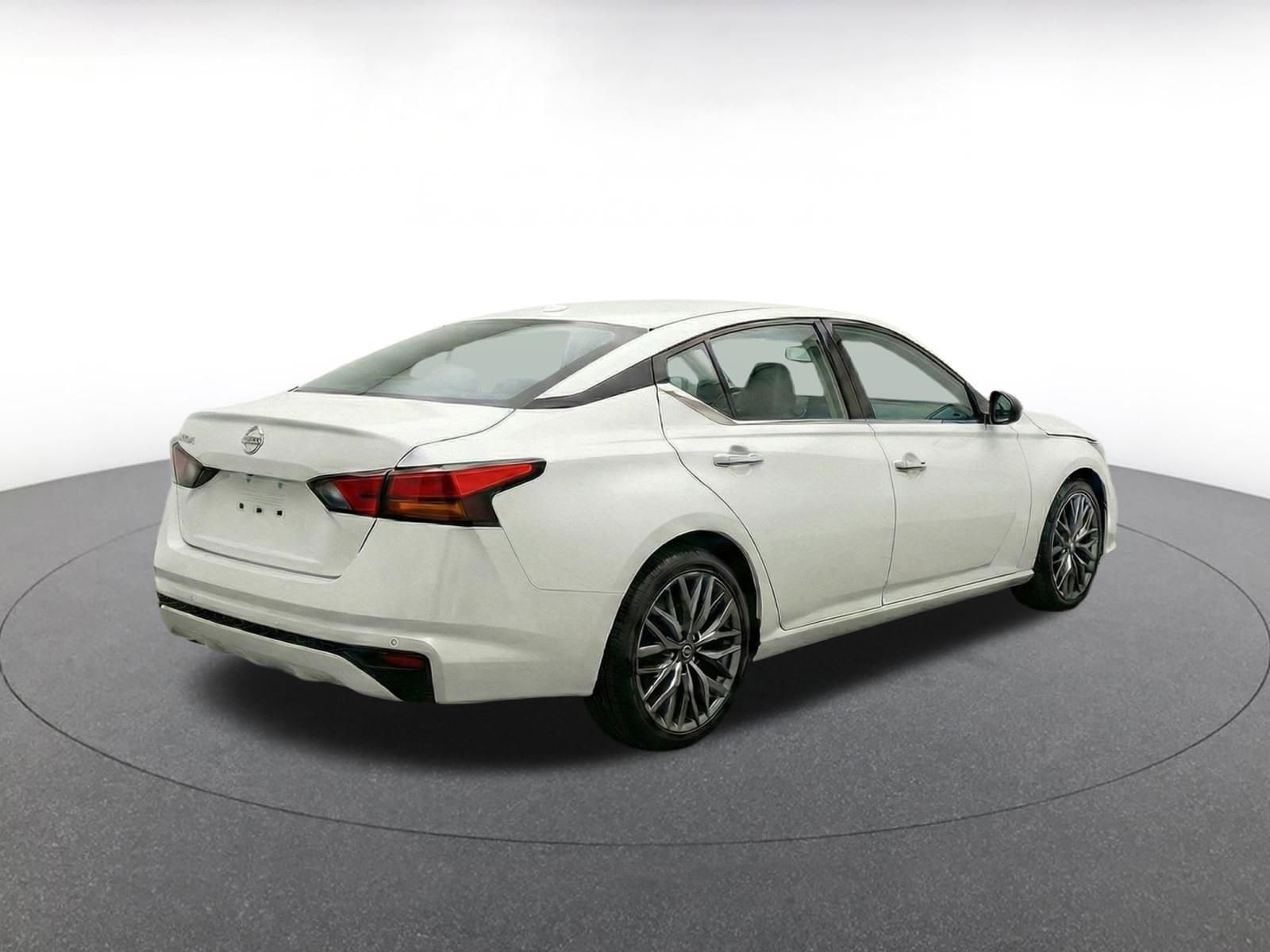 Thumbnail: 2025 Nissan Altima - 9