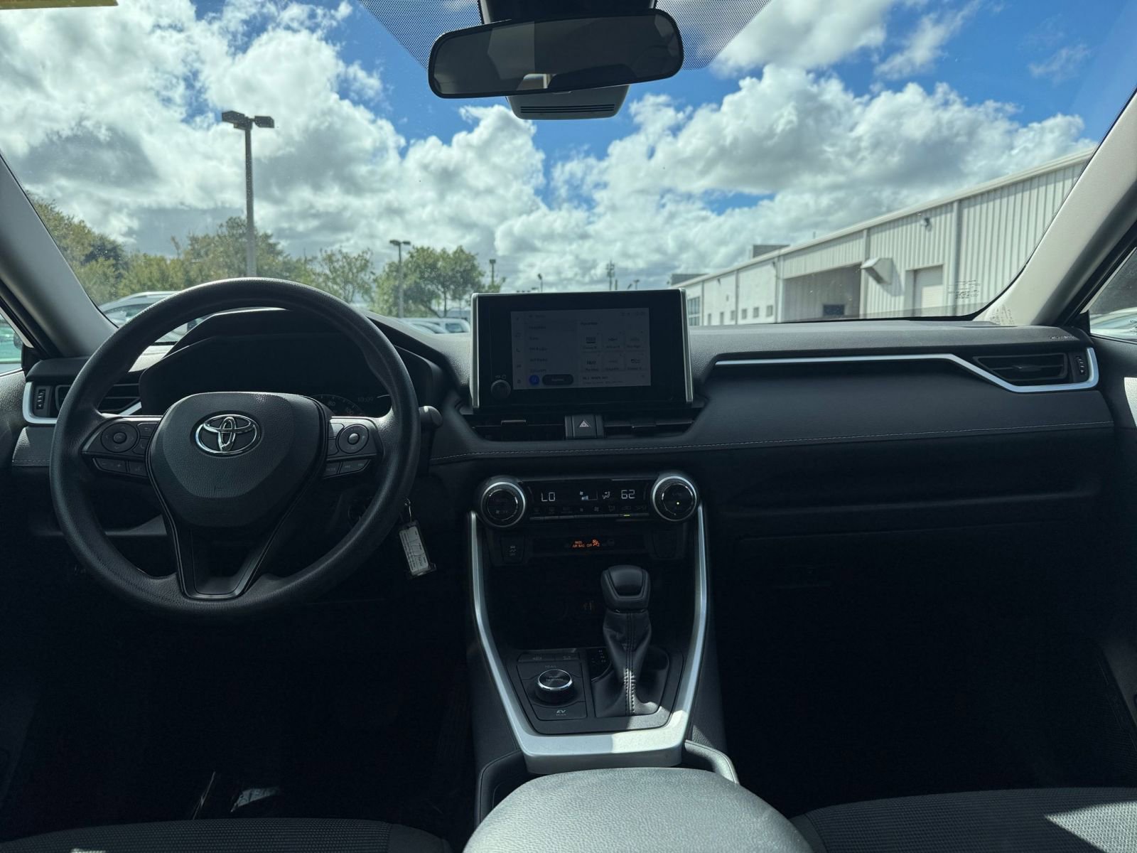 Thumbnail: 2025 Toyota RAV4 - 32