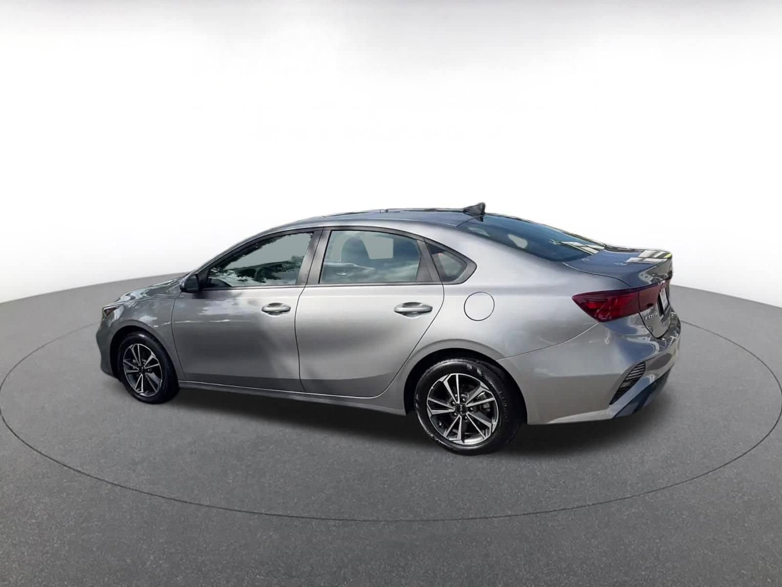 Thumbnail: 2024 Kia Forte - 9