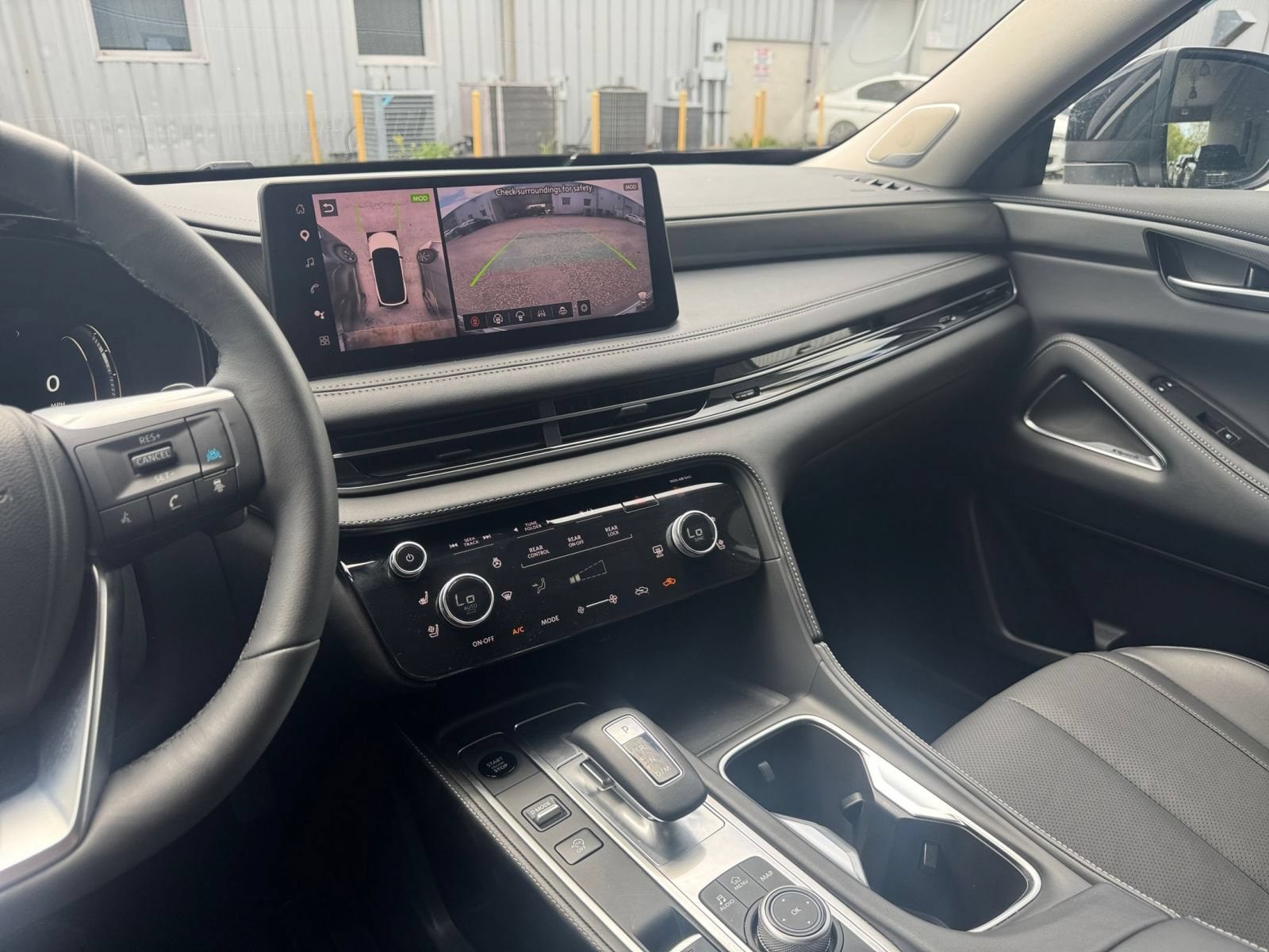 Thumbnail: 2026 INFINITI QX60 - 17