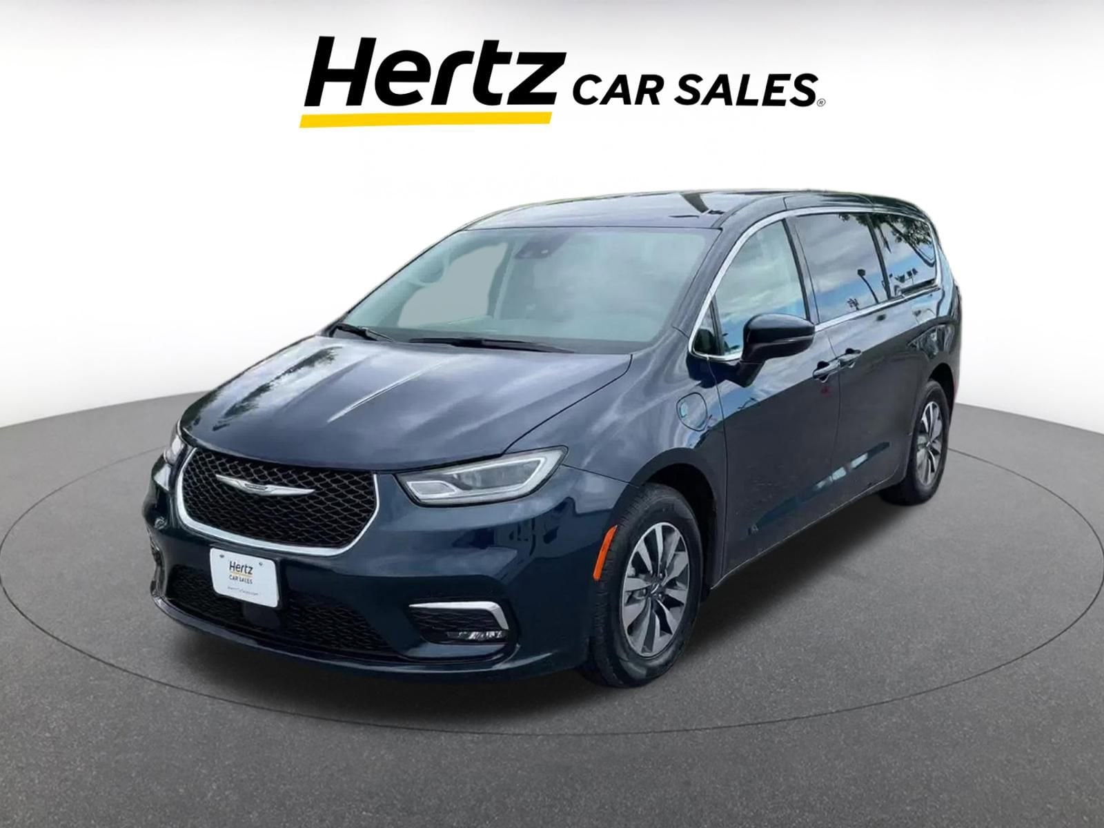 Thumbnail: 2023 Chrysler Pacifica - 4