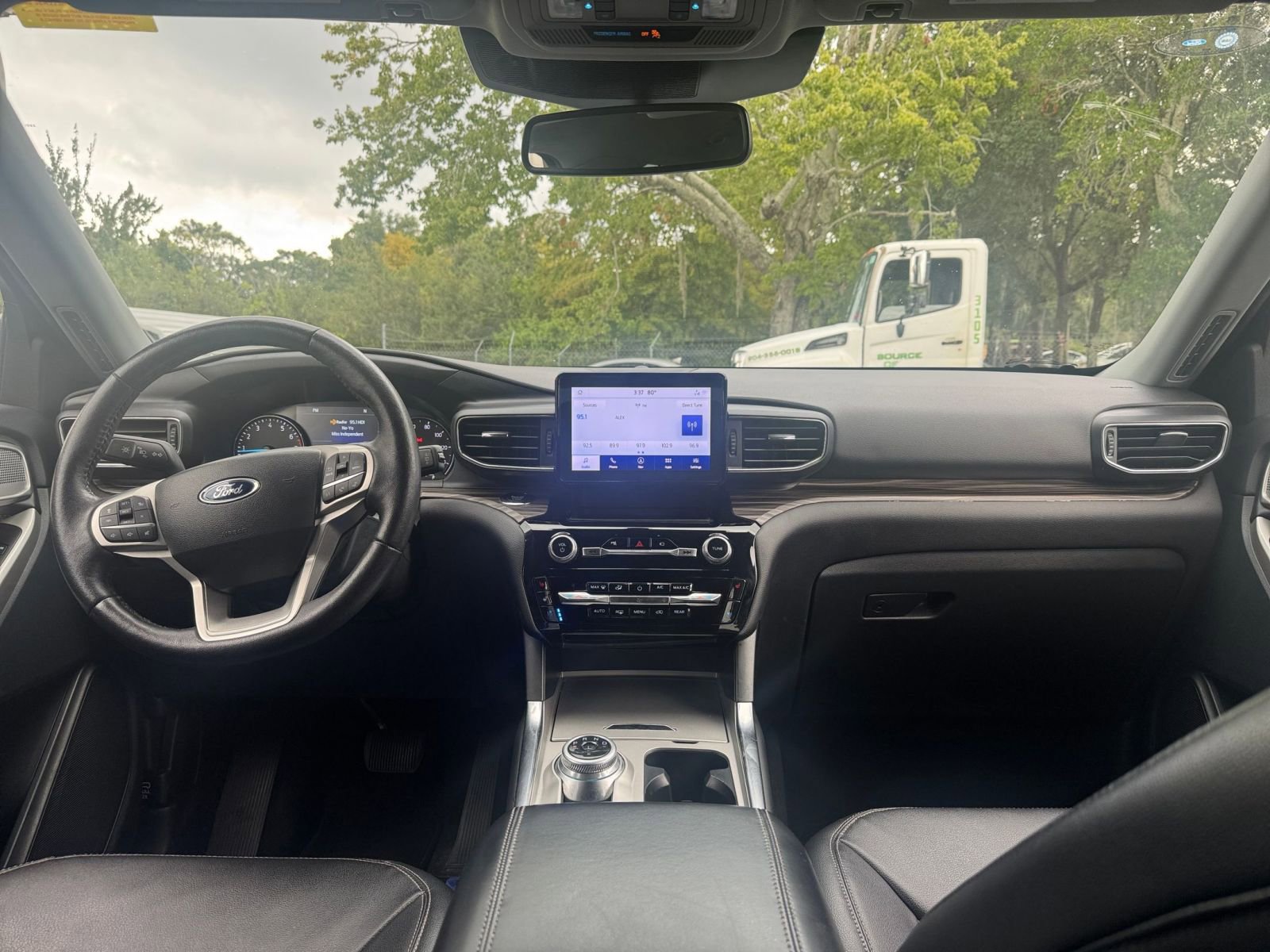 Thumbnail: 2023 Ford Explorer - 32