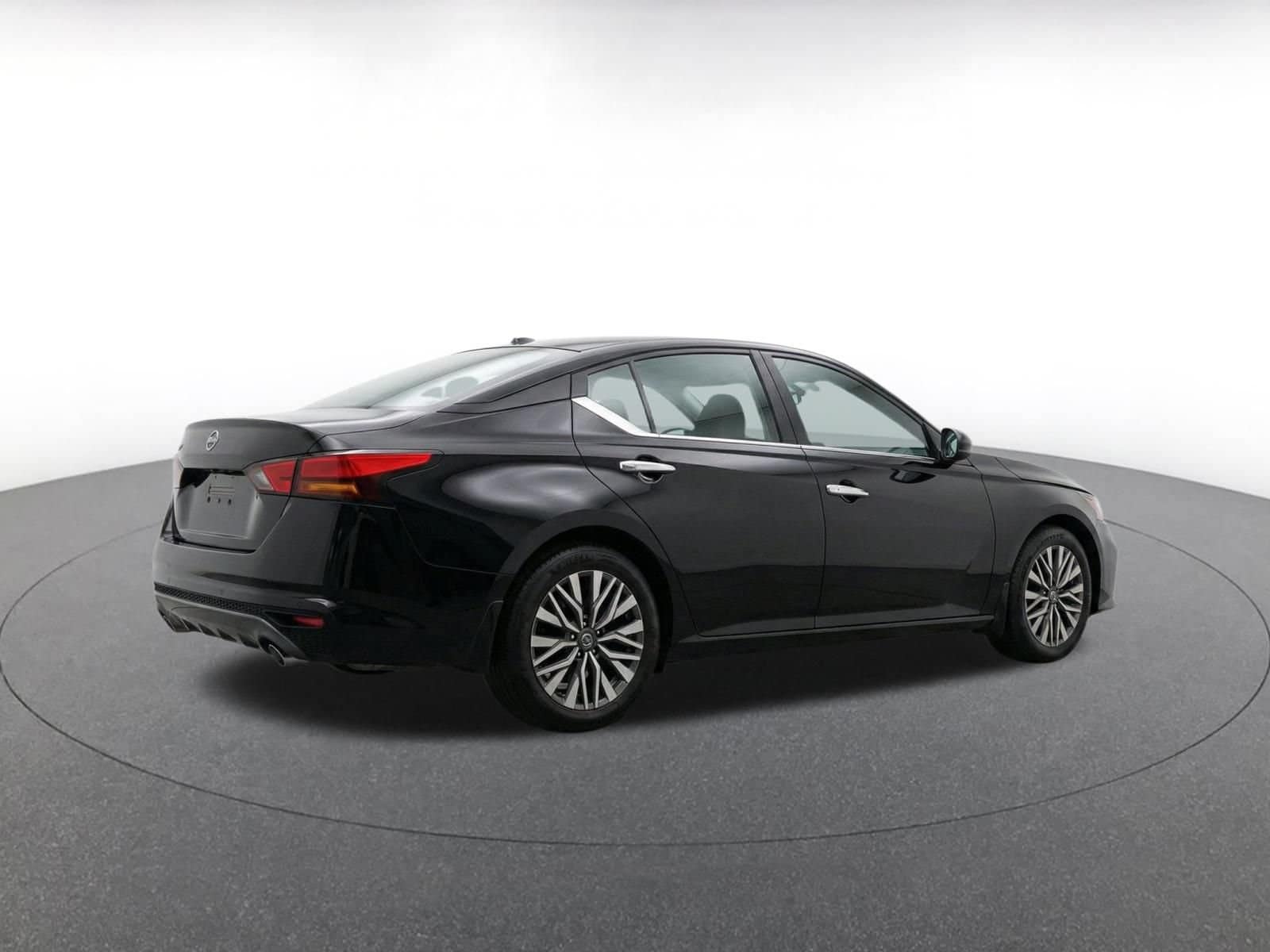 Thumbnail: 2025 Nissan Altima - 8
