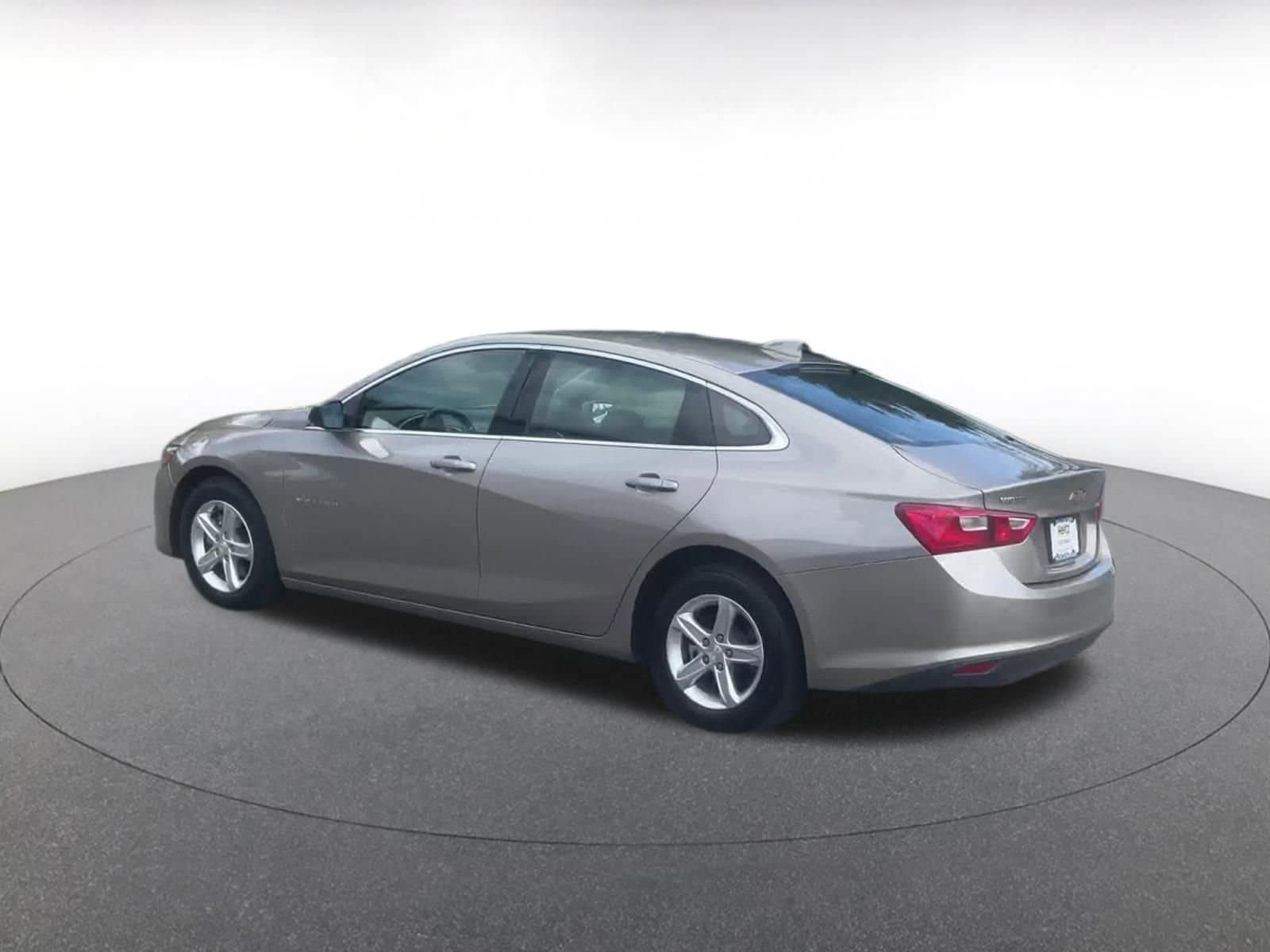 Thumbnail: 2024 Chevrolet Malibu - 10