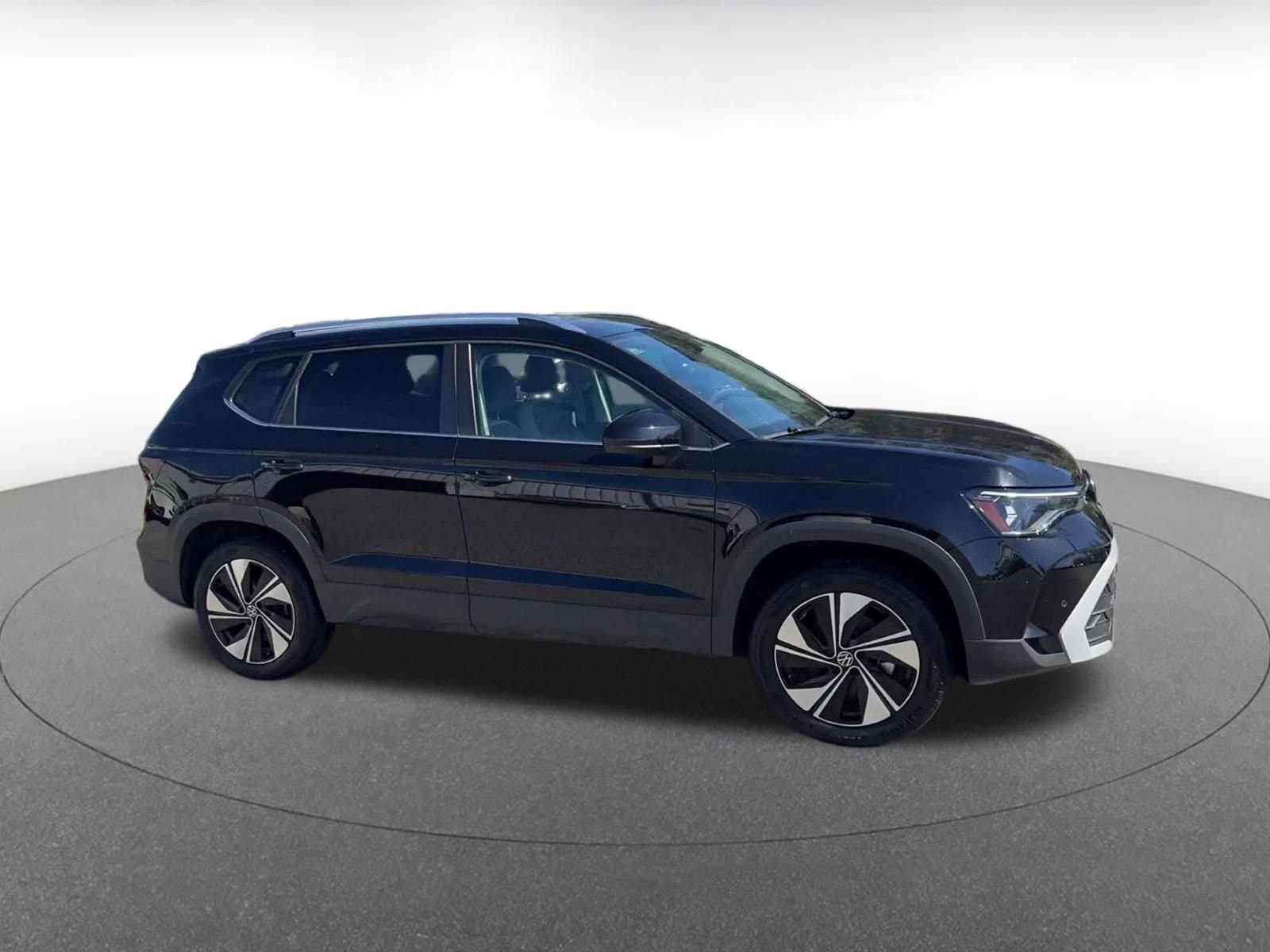 Thumbnail: 2025 Volkswagen Taos - 1