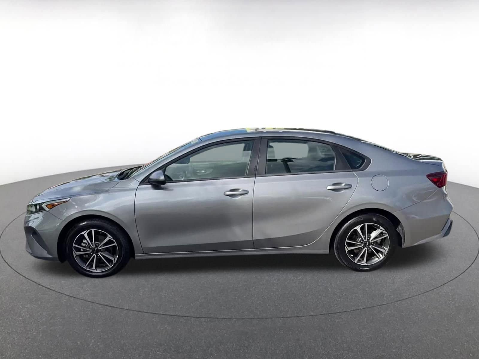 Thumbnail: 2024 Kia Forte - 8