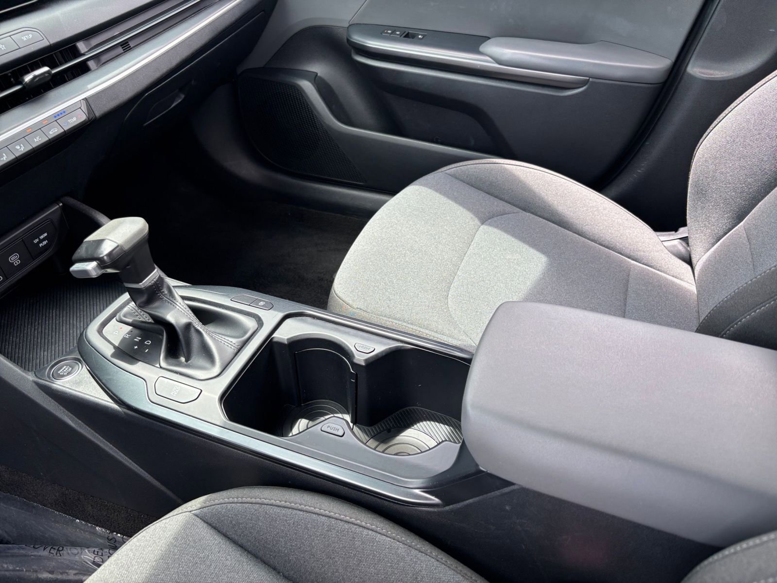 2025 Kia K4 LXS - Photo 40