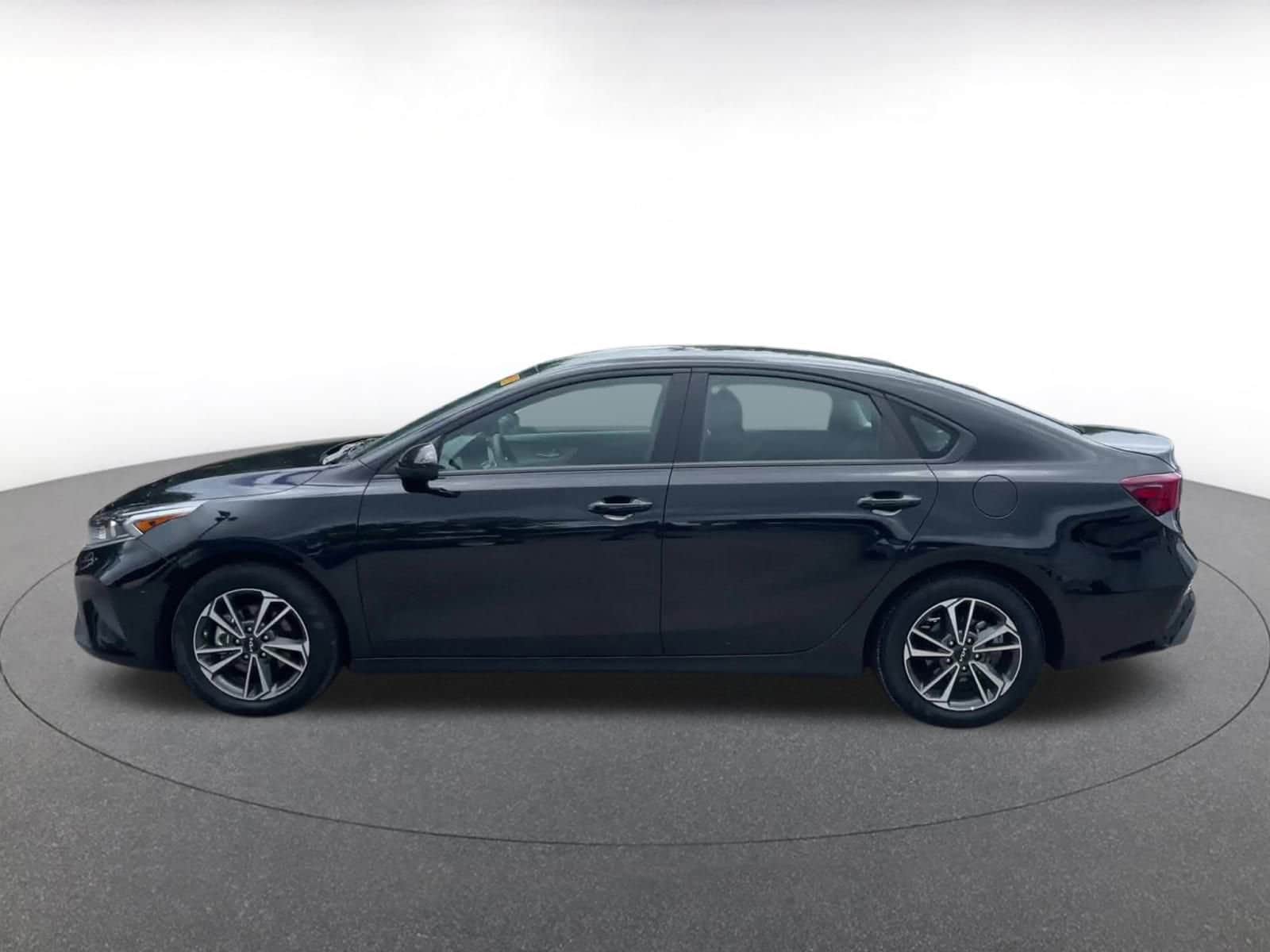 Thumbnail: 2024 Kia Forte - 9
