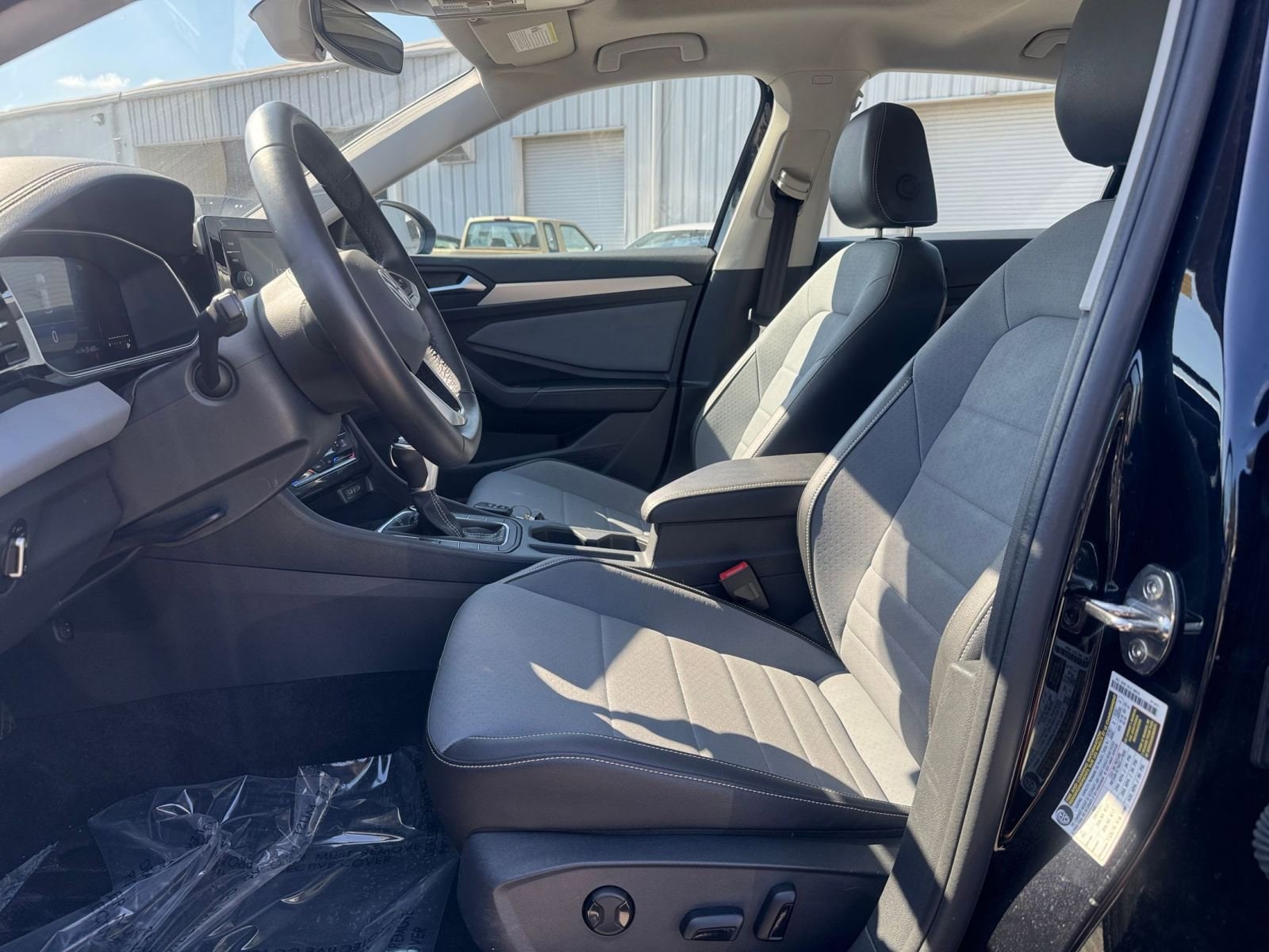 Thumbnail: 2025 Volkswagen Jetta - 25