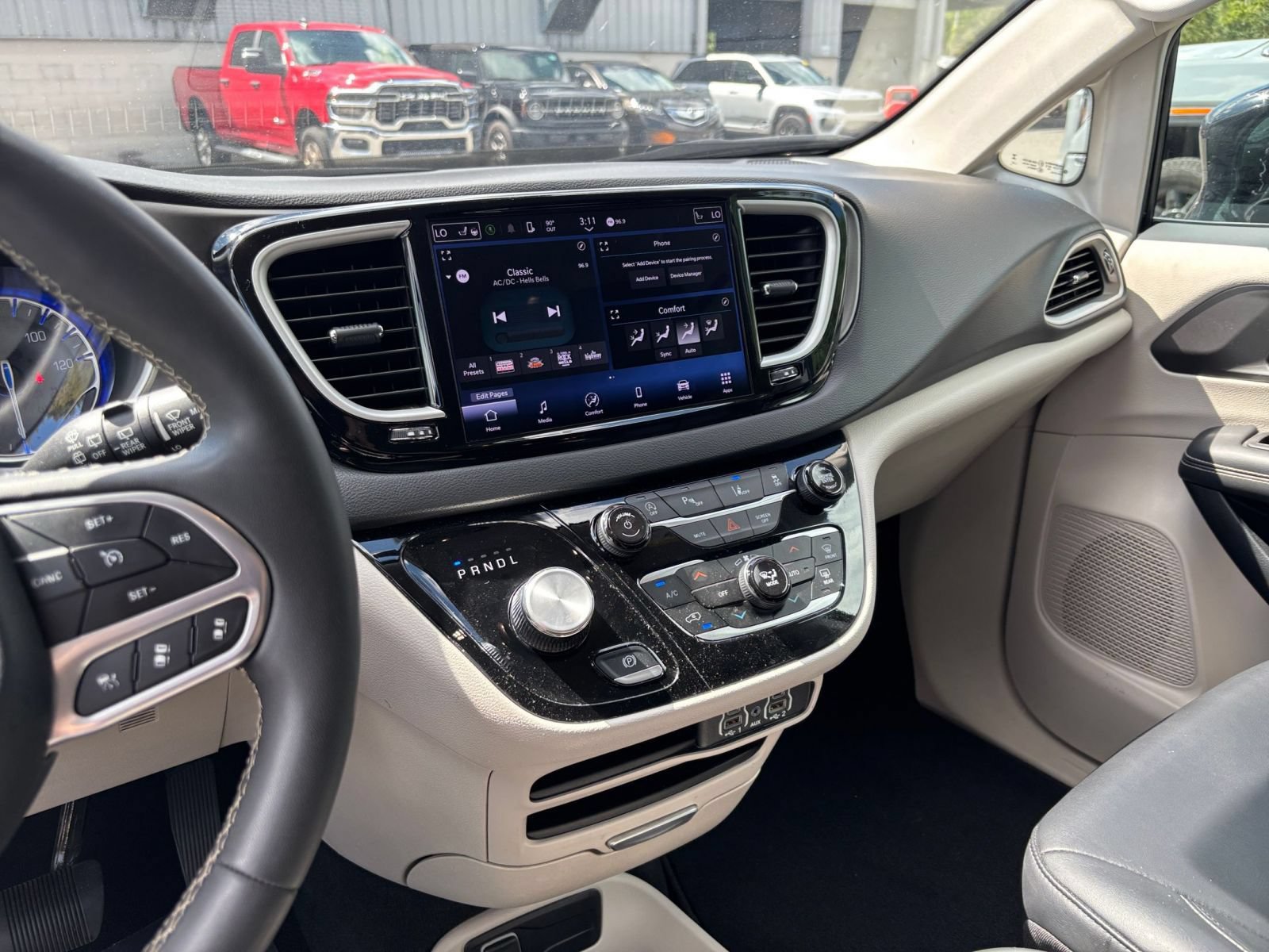 Thumbnail: 2024 Chrysler Pacifica - 16