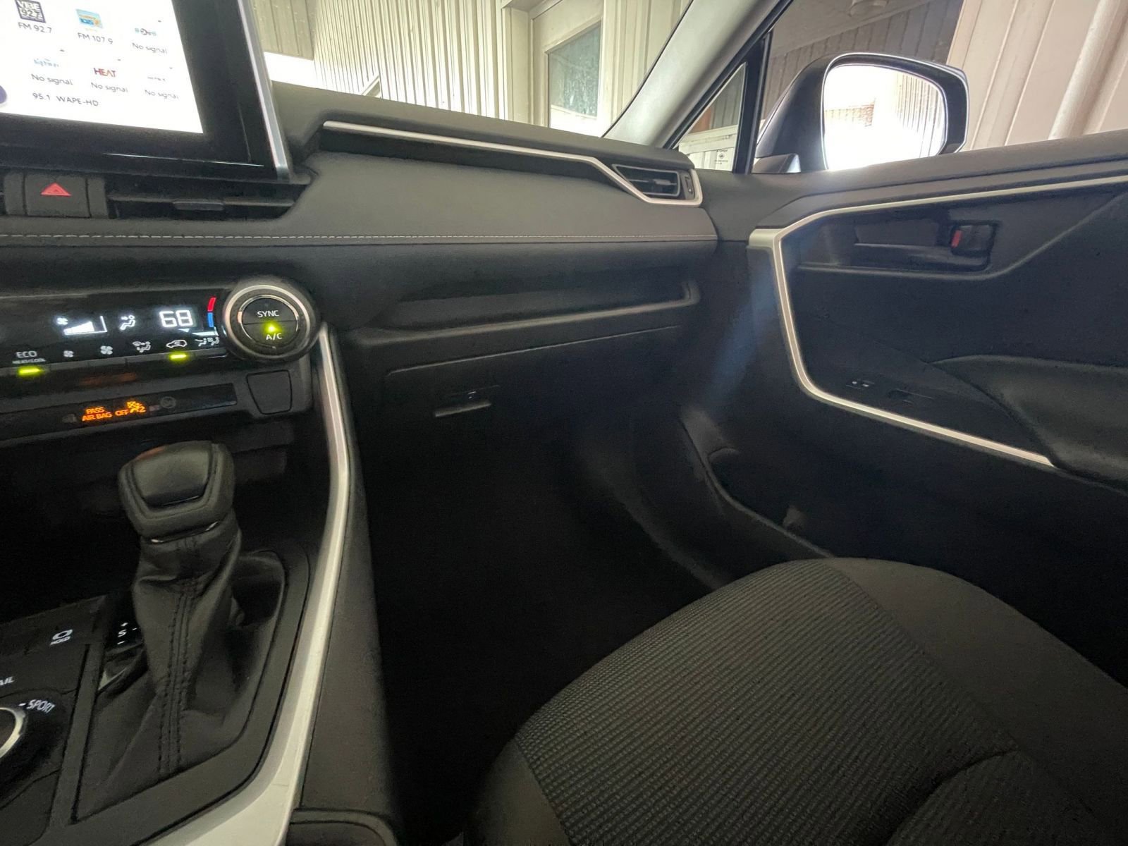 Thumbnail: 2025 Toyota RAV4 - 33