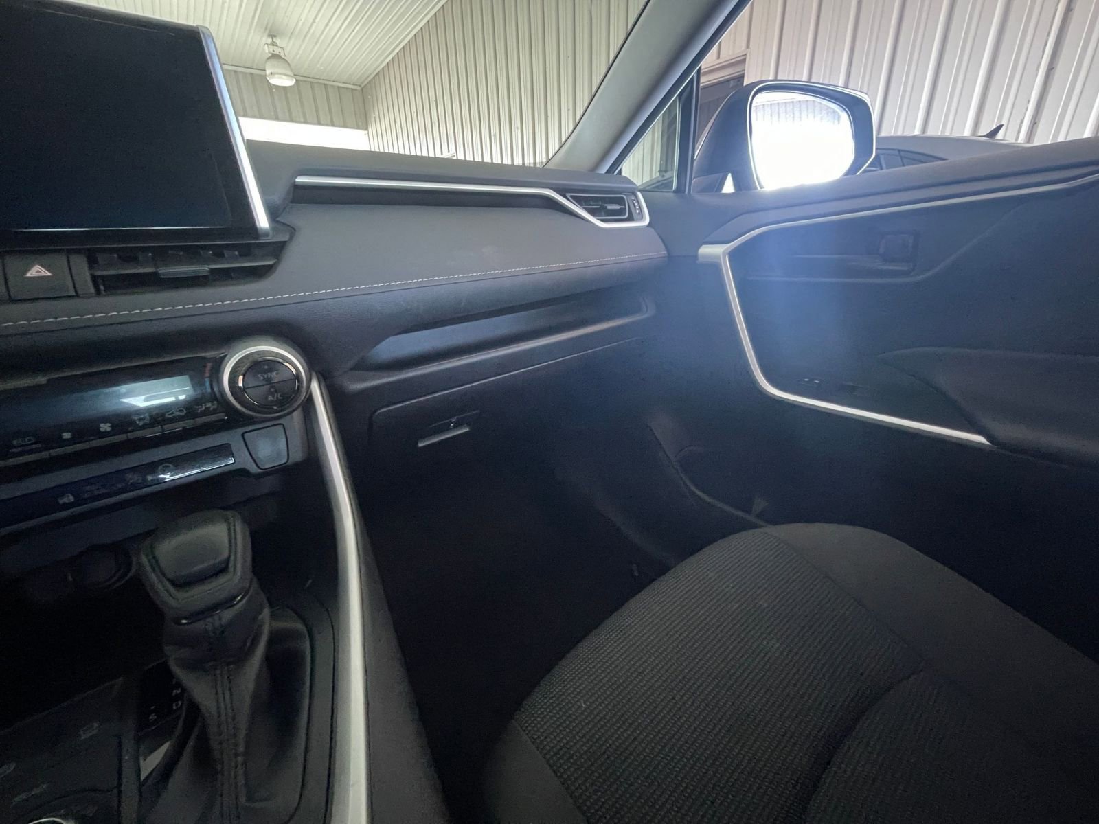 Thumbnail: 2025 Toyota RAV4 - 32