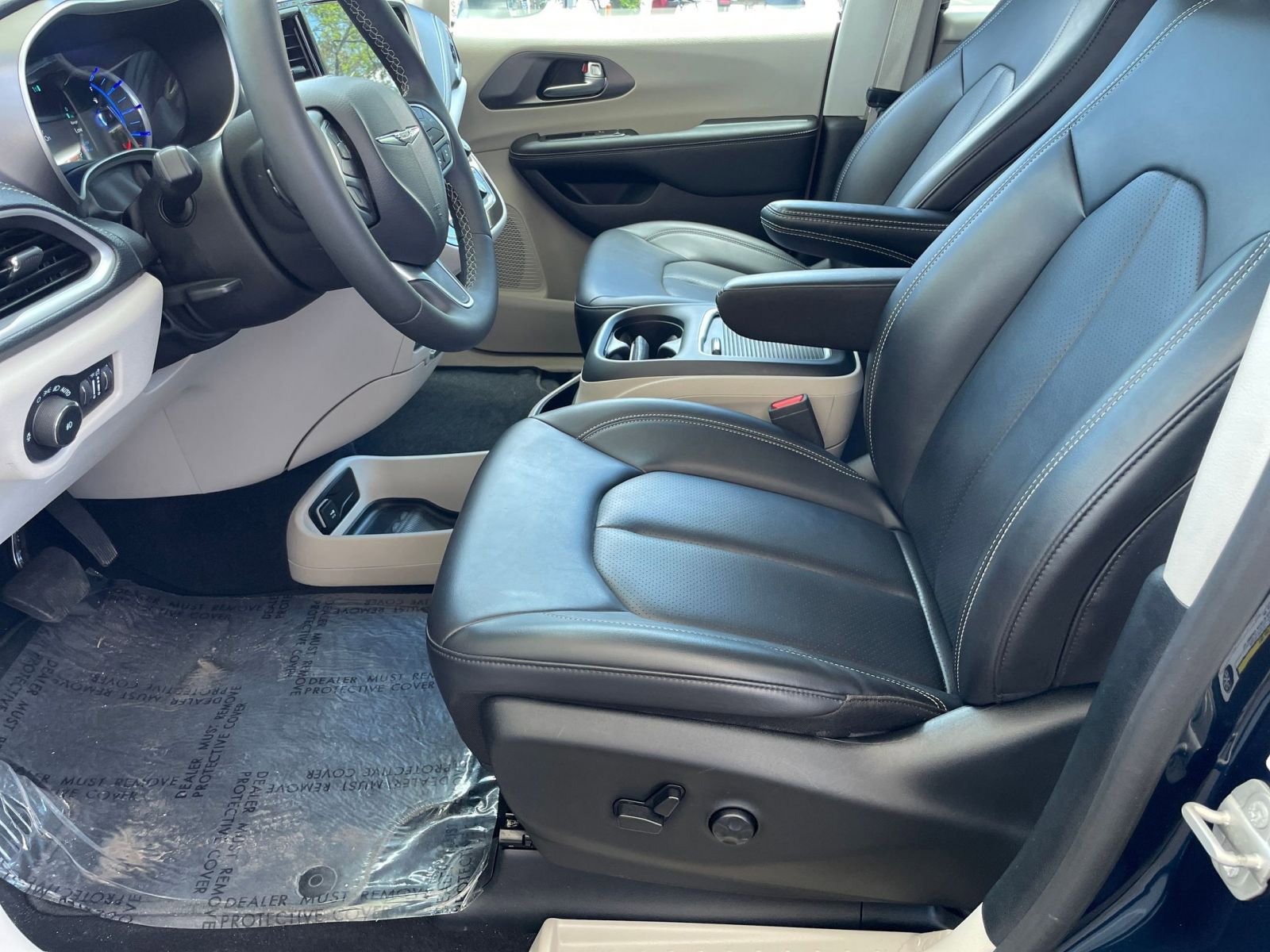 Thumbnail: 2023 Chrysler Pacifica - 20
