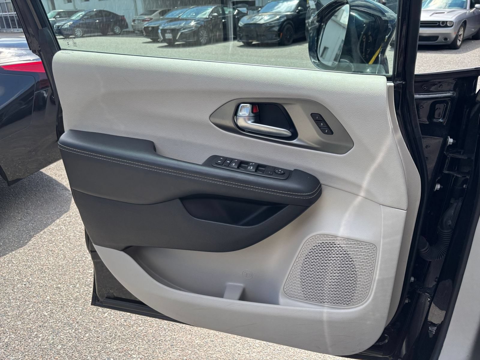 Thumbnail: 2024 Chrysler Pacifica - 18