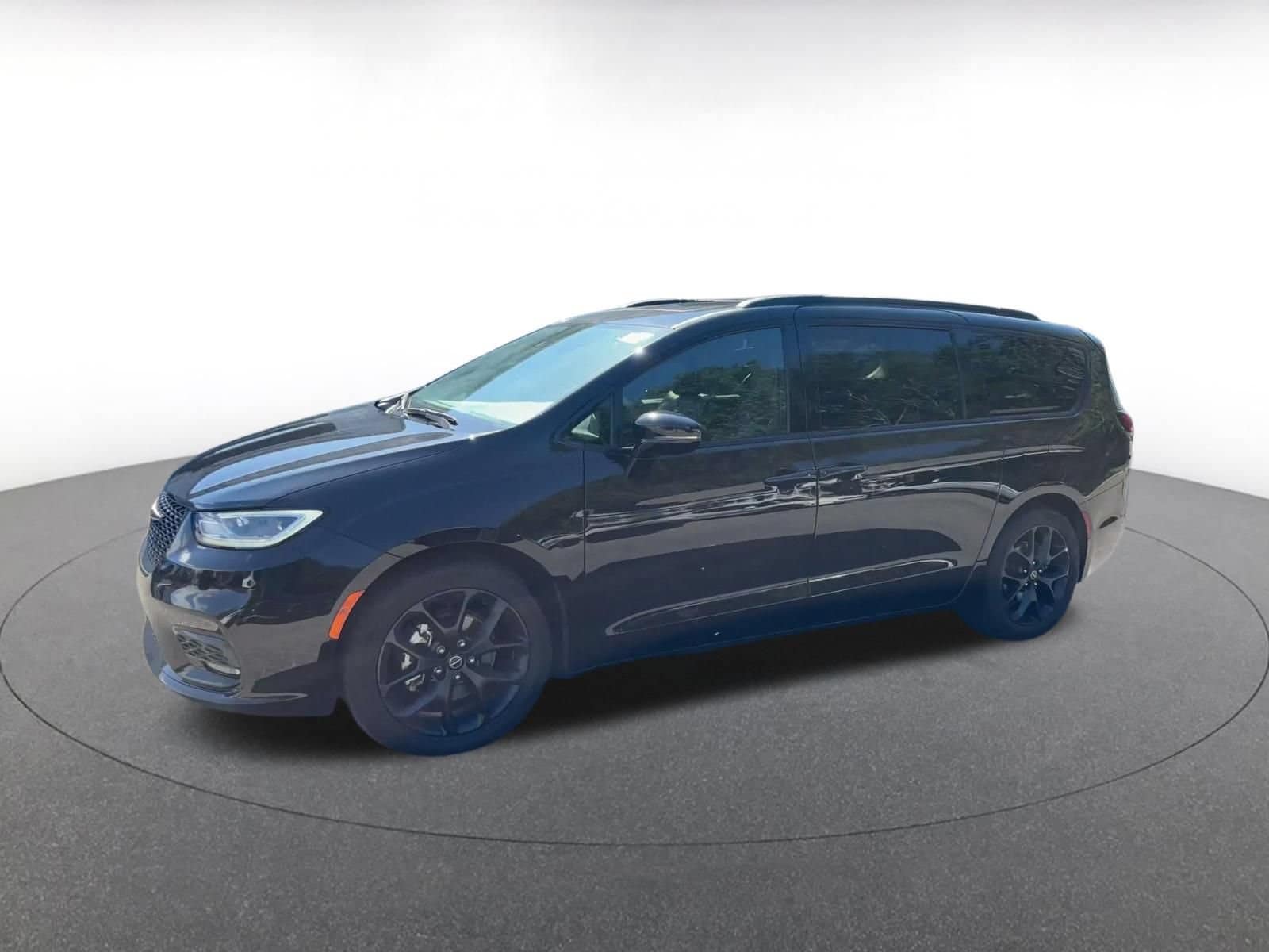 Thumbnail: 2025 Chrysler Pacifica - 5