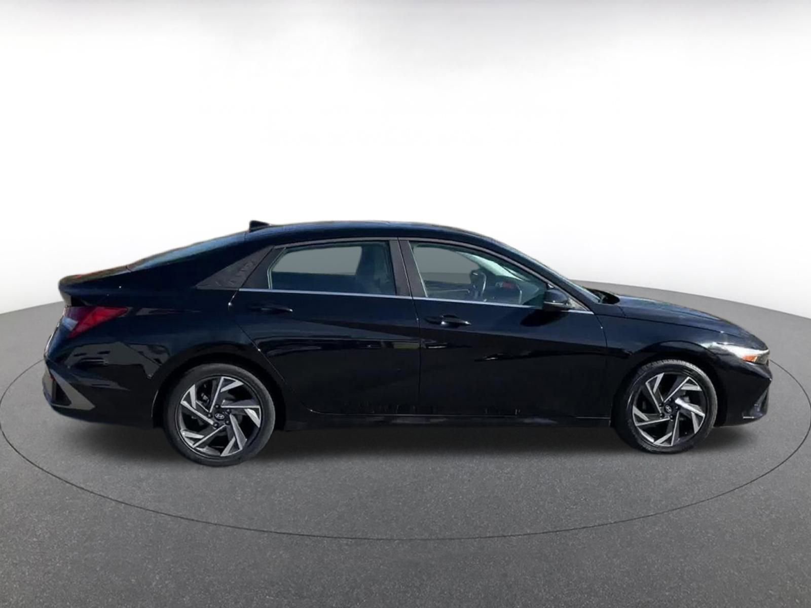 Thumbnail: 2025 Hyundai Elantra - 15