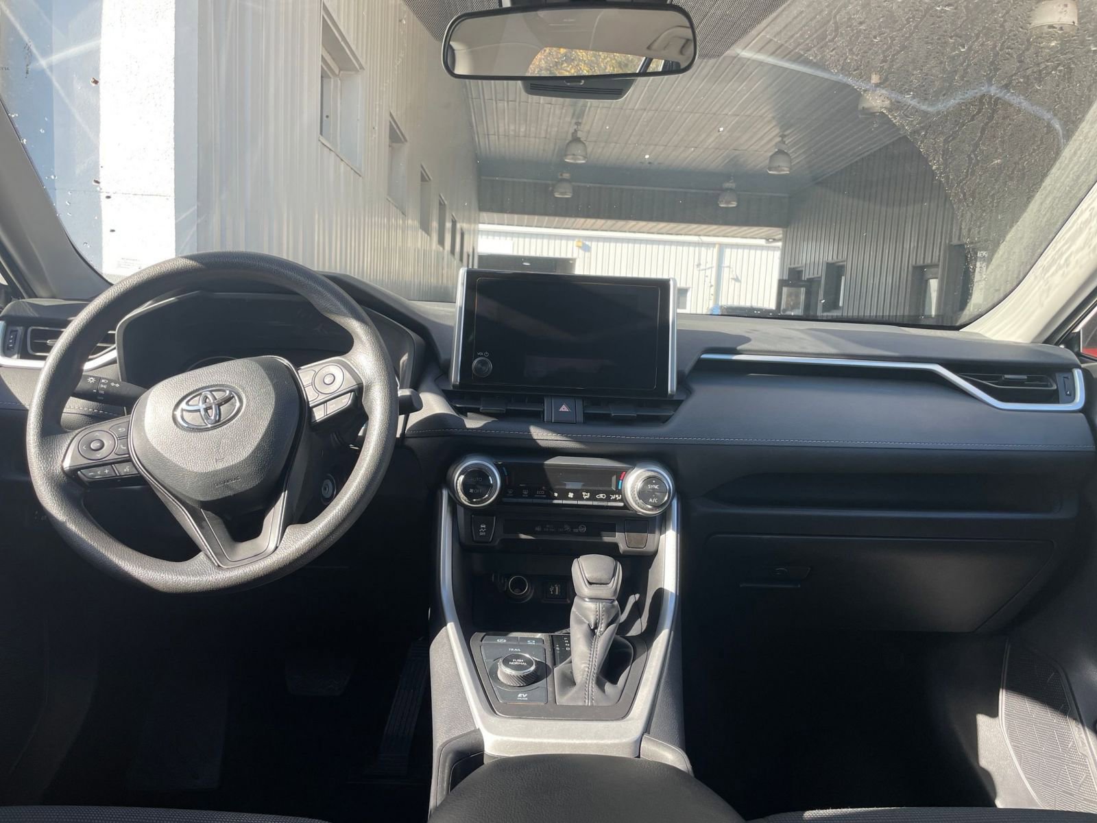 Thumbnail: 2025 Toyota RAV4 - 32