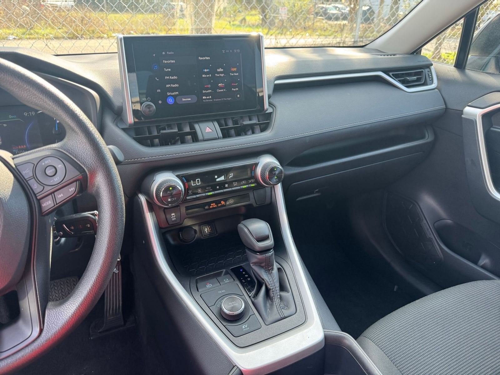 Thumbnail: 2025 Toyota RAV4 - 17