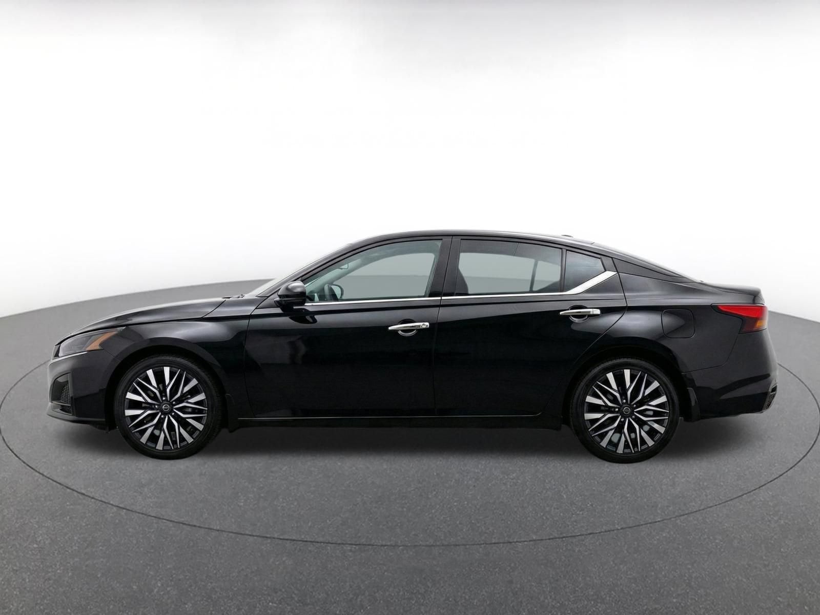 Thumbnail: 2025 Nissan Altima - 4