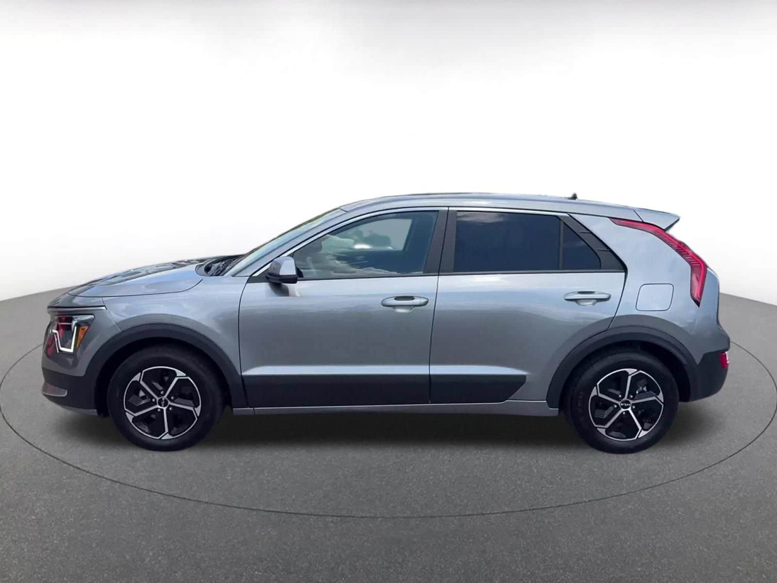 Thumbnail: 2026 Kia Niro - 8