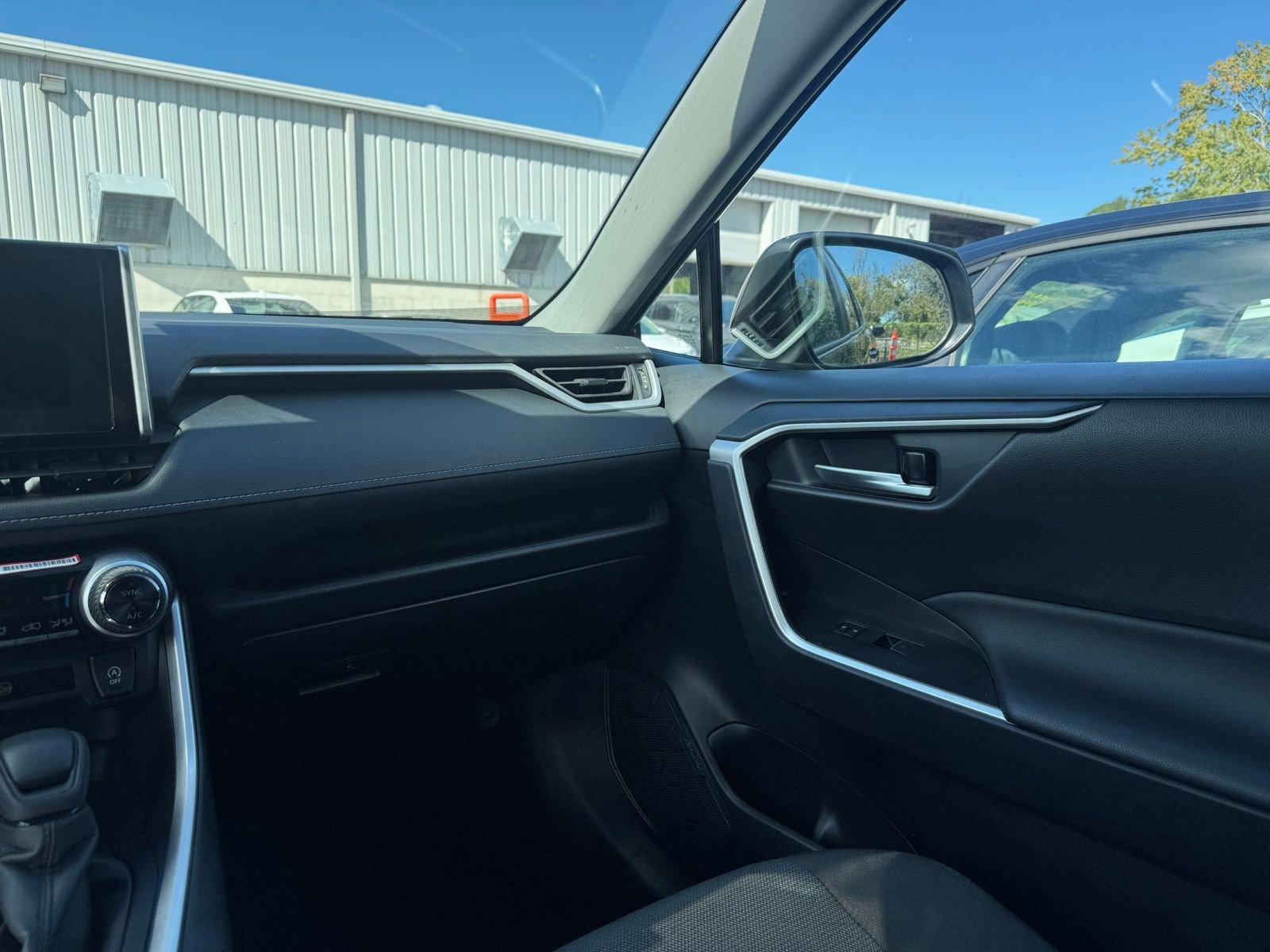 Thumbnail: 2025 Toyota RAV4 - 35