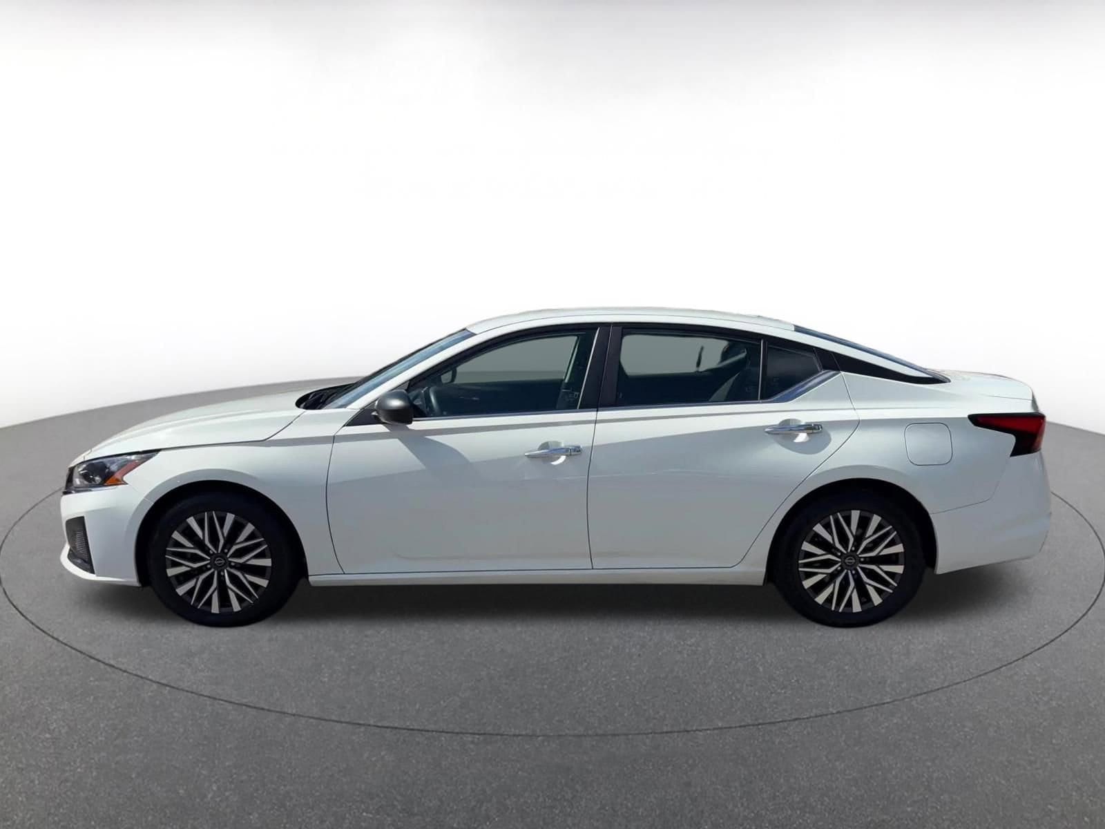 Thumbnail: 2025 Nissan Altima - 8