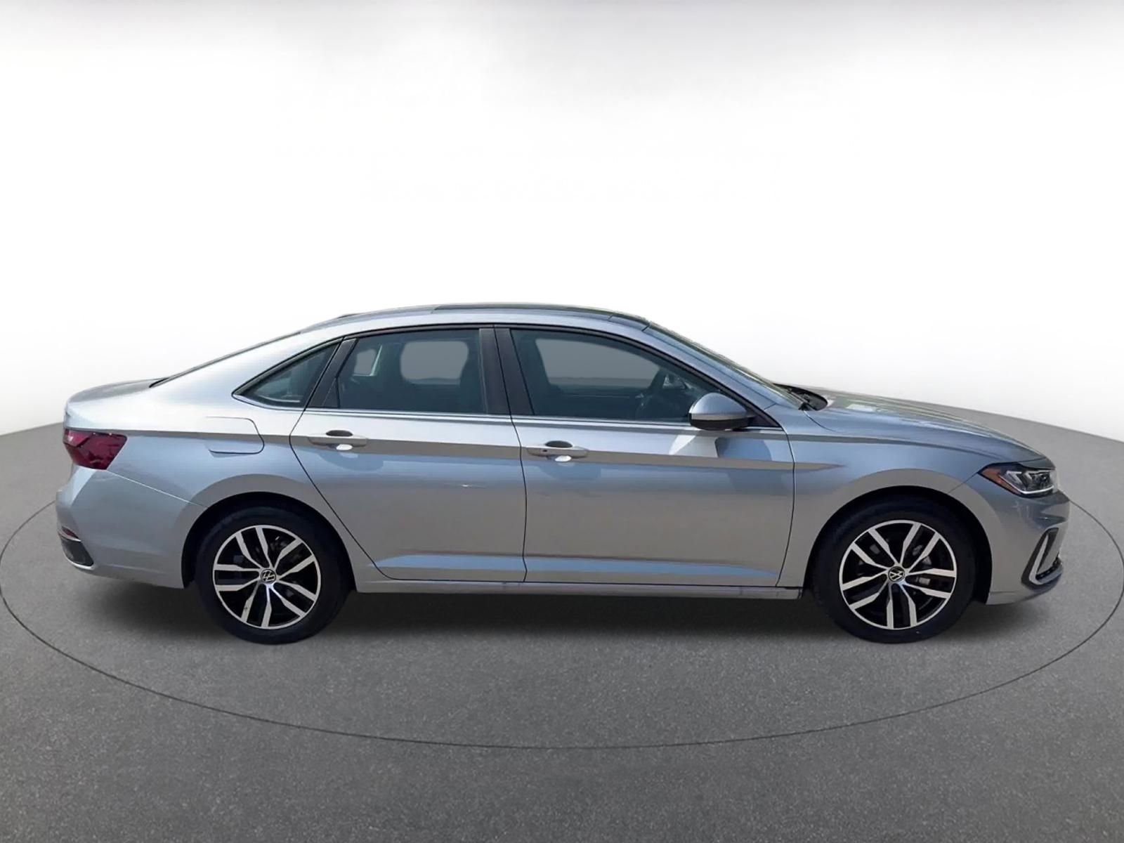 Thumbnail: 2025 Volkswagen Jetta - 16