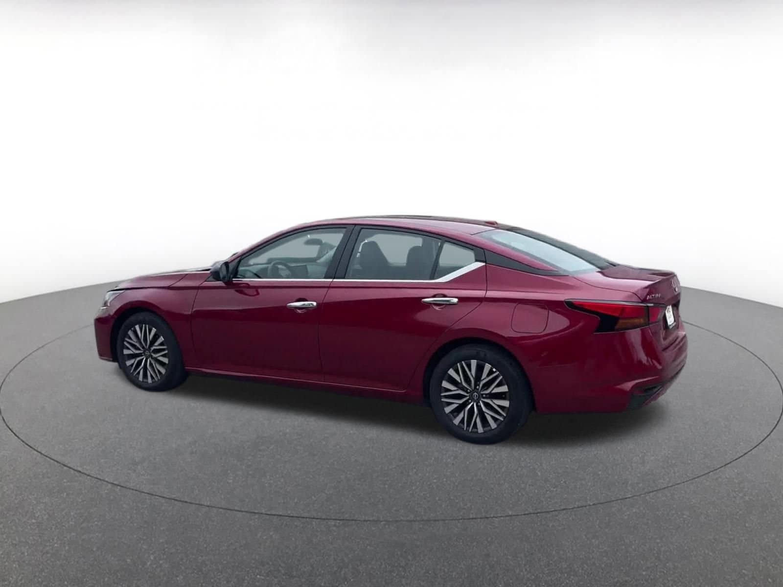 Thumbnail: 2025 Nissan Altima - 9