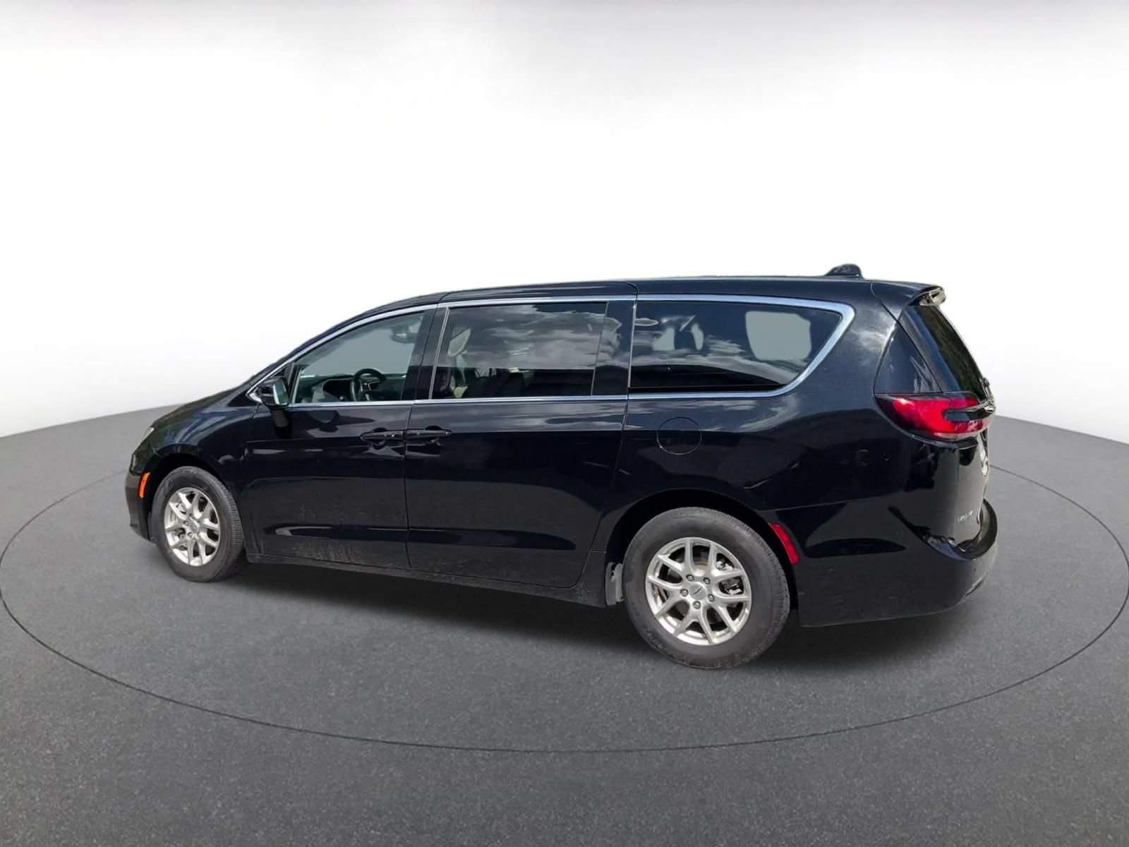 Thumbnail: 2024 Chrysler Pacifica - 8