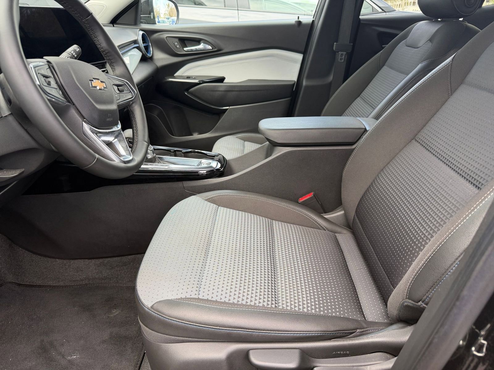 Thumbnail: 2025 Chevrolet Trax - 25