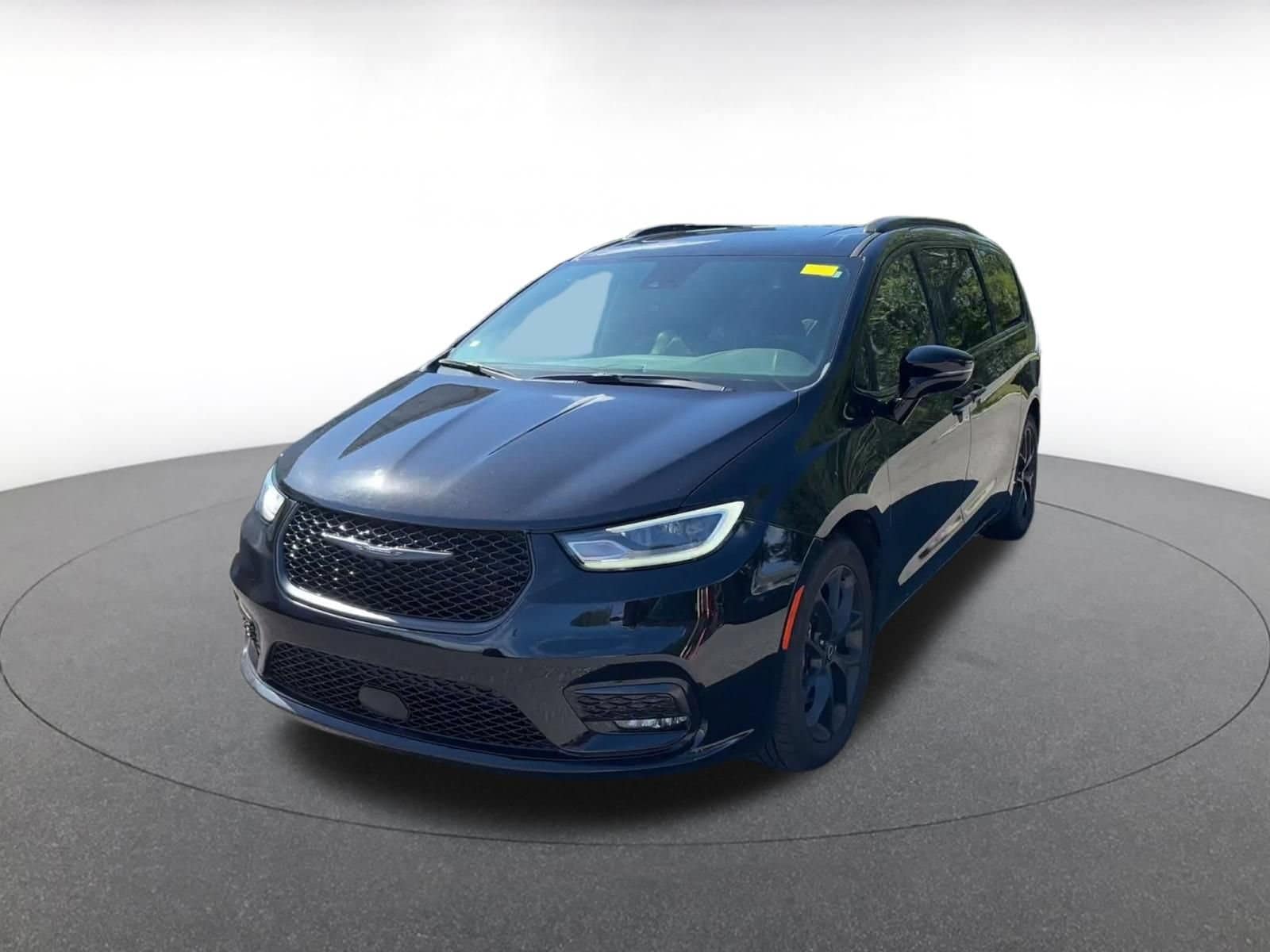 Thumbnail: 2025 Chrysler Pacifica - 4