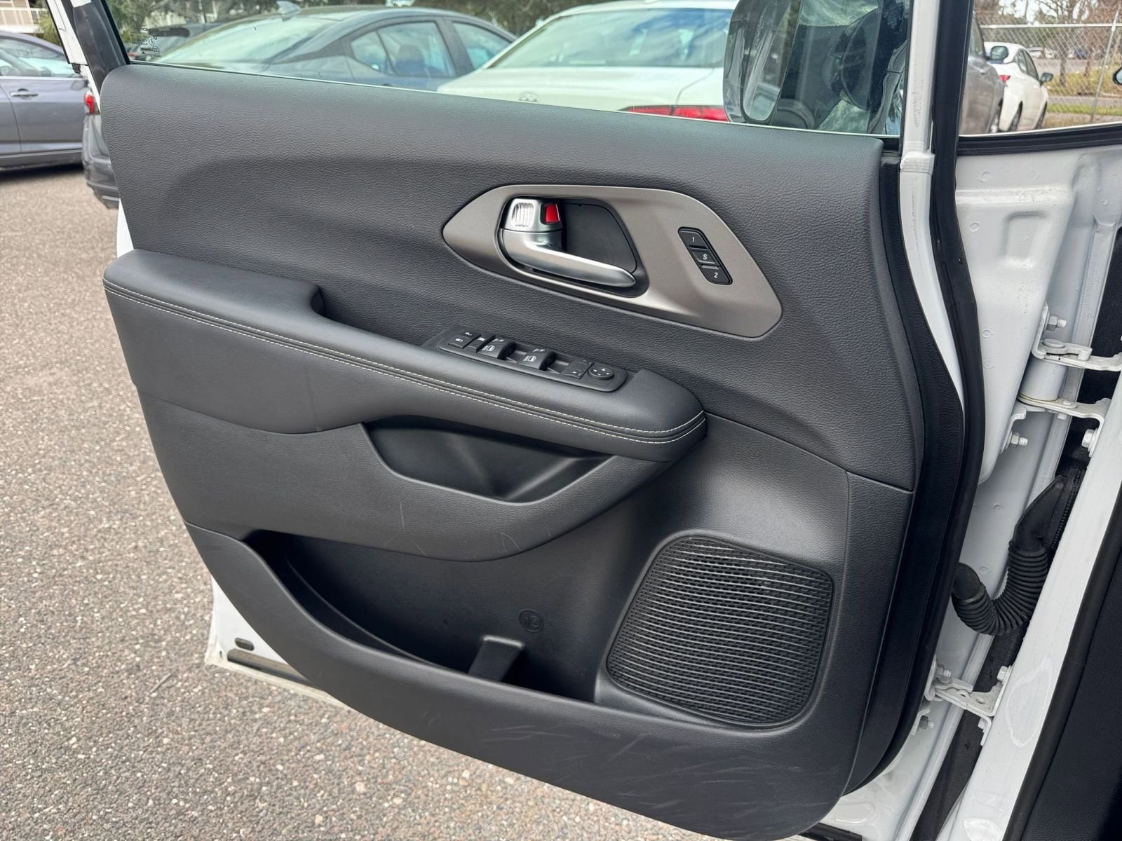 Thumbnail: 2025 Chrysler Pacifica - 18