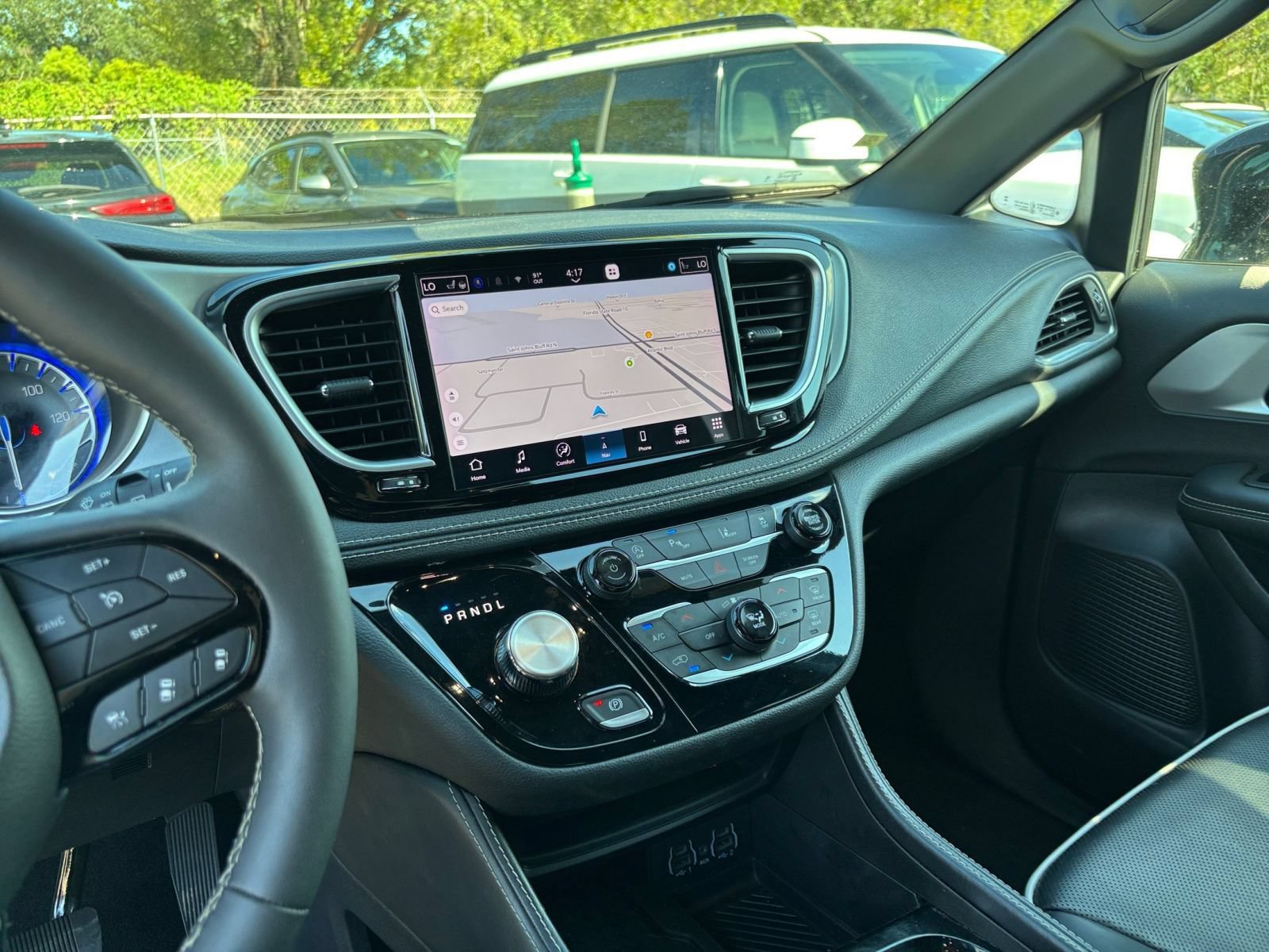 Thumbnail: 2025 Chrysler Pacifica - 14