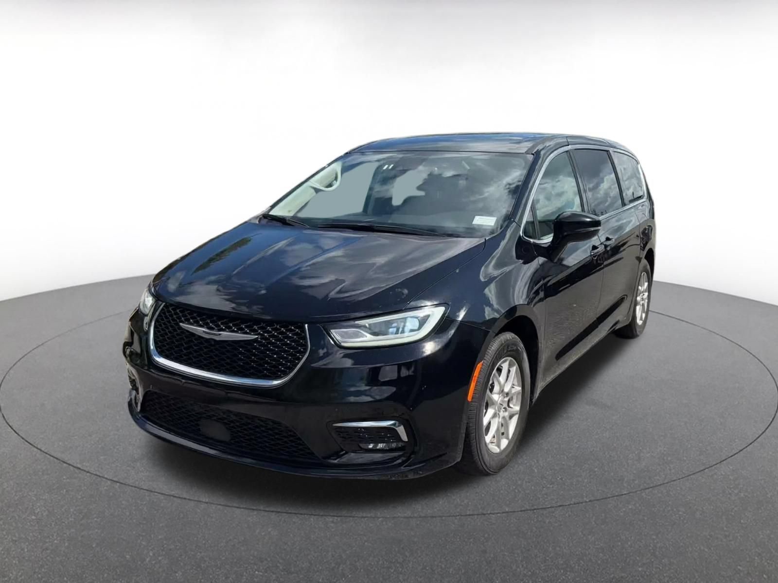 Thumbnail: 2024 Chrysler Pacifica - 4