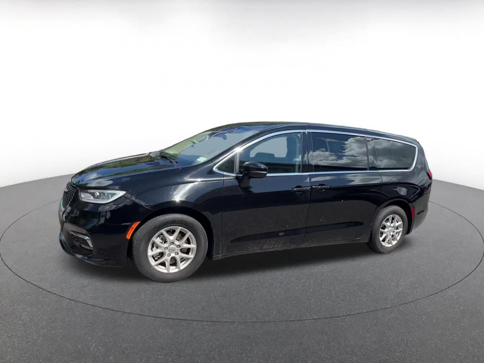 Thumbnail: 2024 Chrysler Pacifica - 6