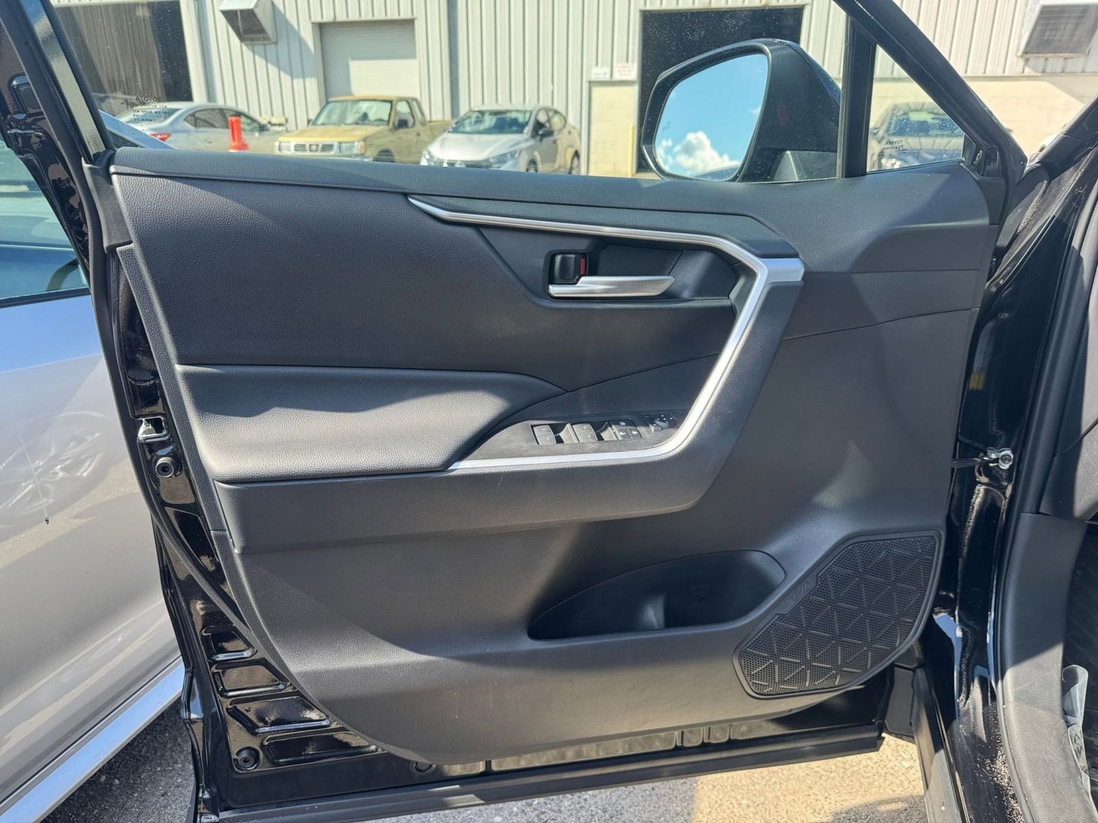 Thumbnail: 2025 Toyota RAV4 - 20