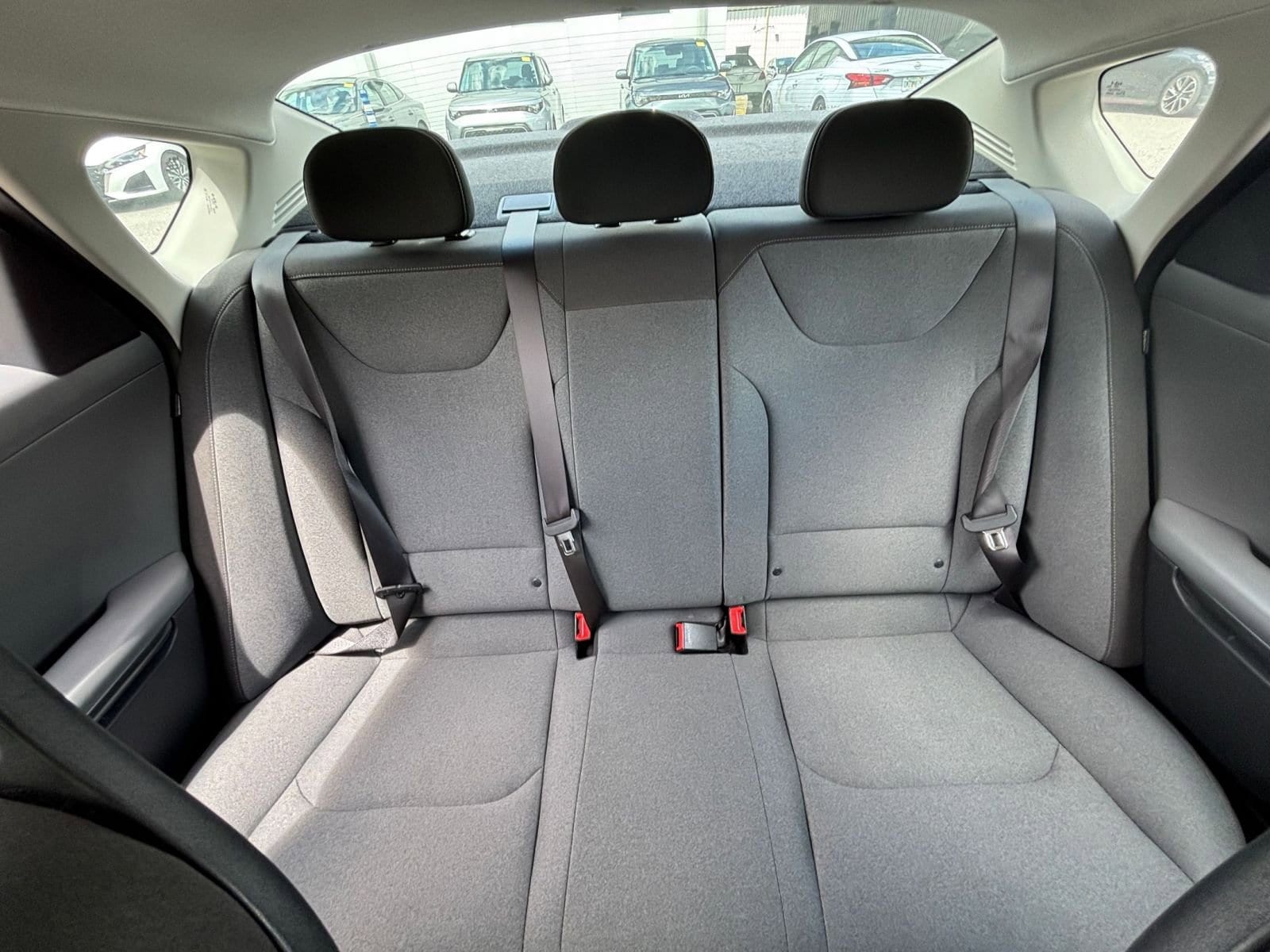 2025 Kia K4 LXS - Photo 37
