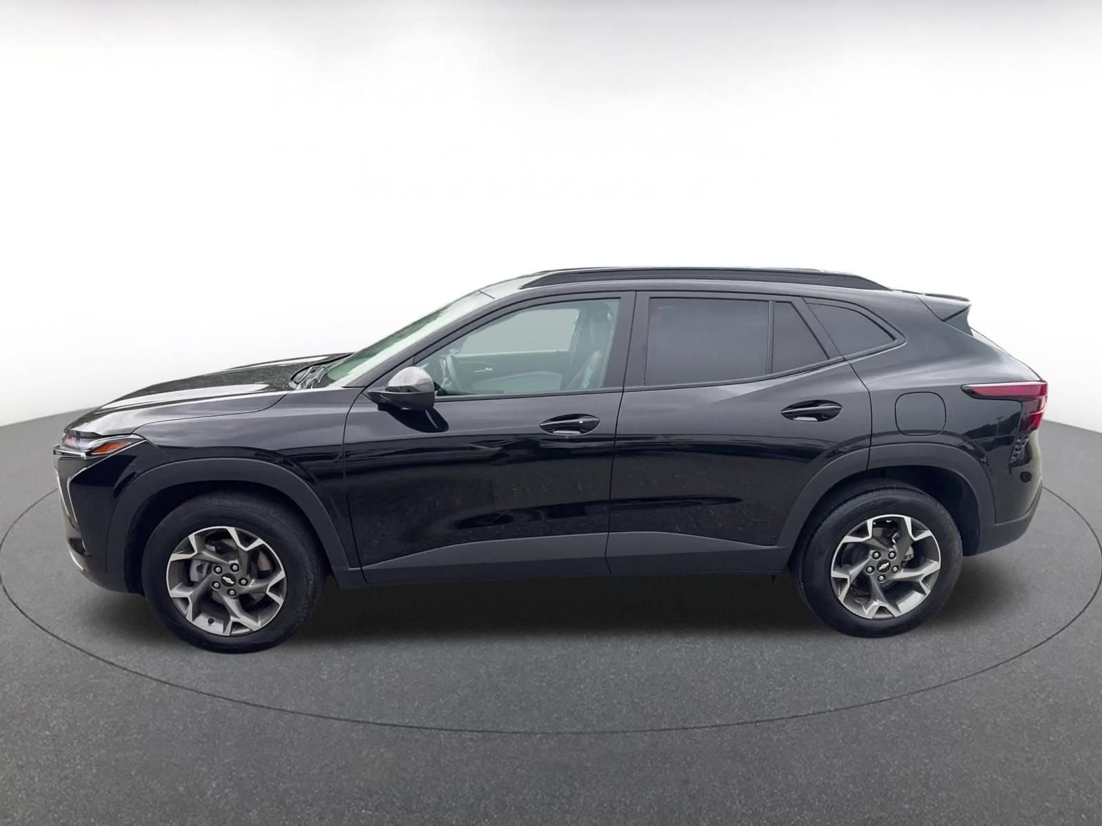 Thumbnail: 2025 Chevrolet Trax - 8