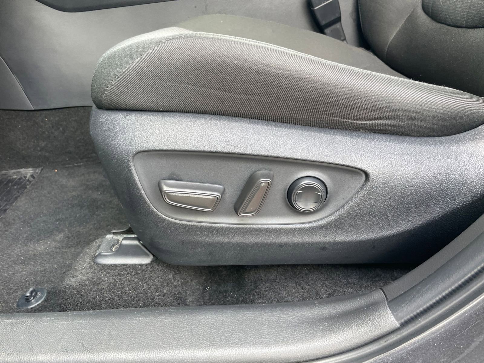 Thumbnail: 2025 Toyota RAV4 - 22