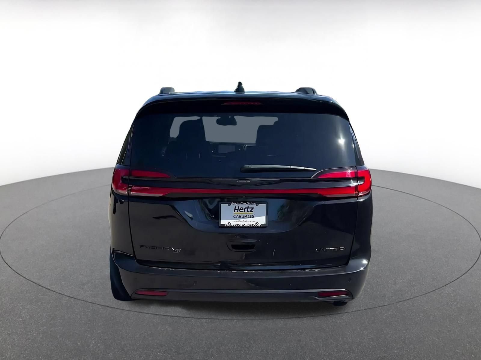 Thumbnail: 2025 Chrysler Pacifica - 9