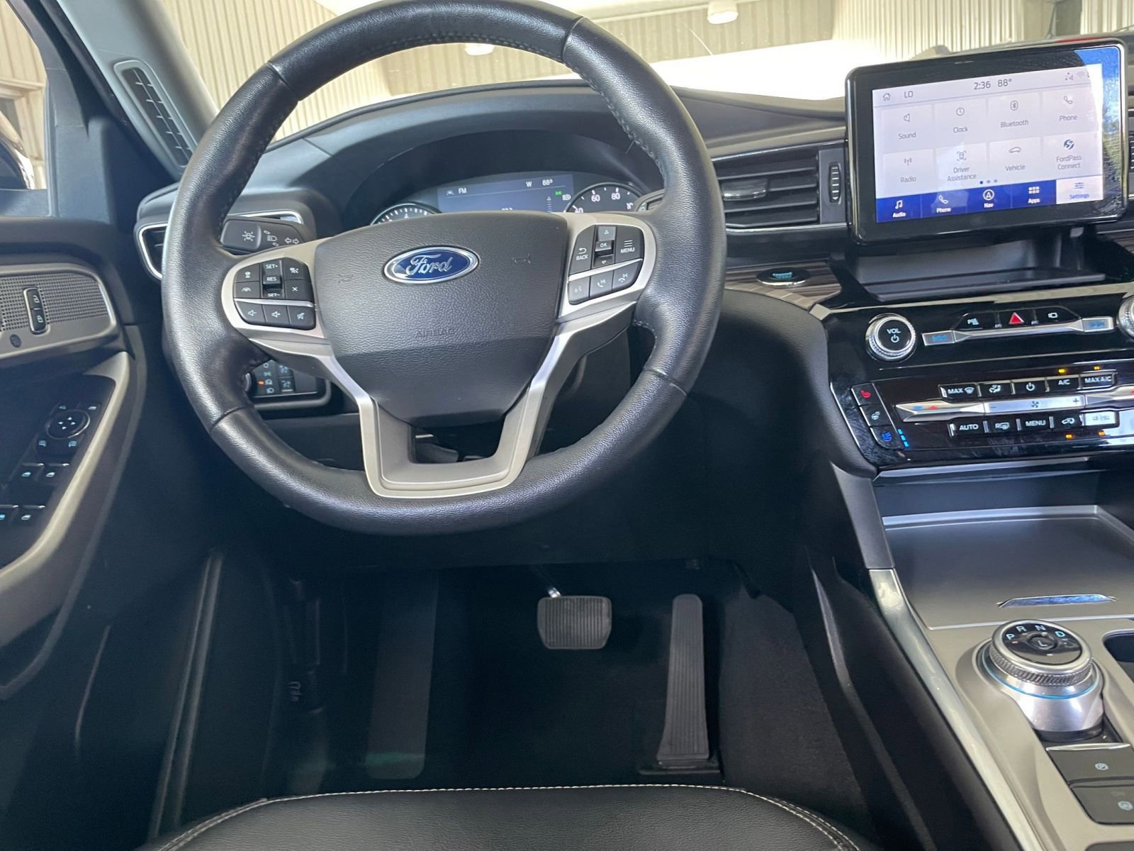 Thumbnail: 2023 Ford Explorer - 32