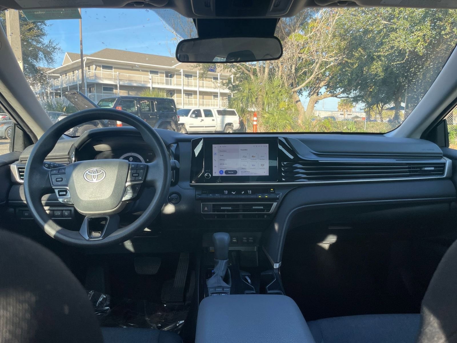 Thumbnail: 2025 Toyota Camry - 32