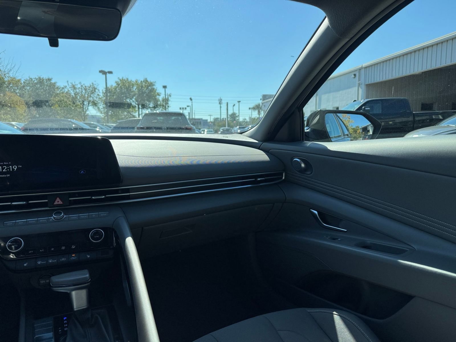 Thumbnail: 2025 Hyundai Elantra - 33