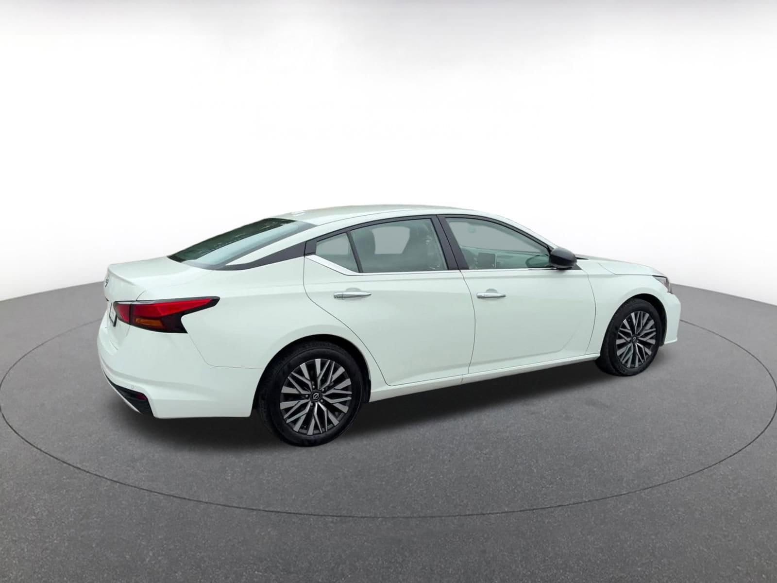 Thumbnail: 2025 Nissan Altima - 14