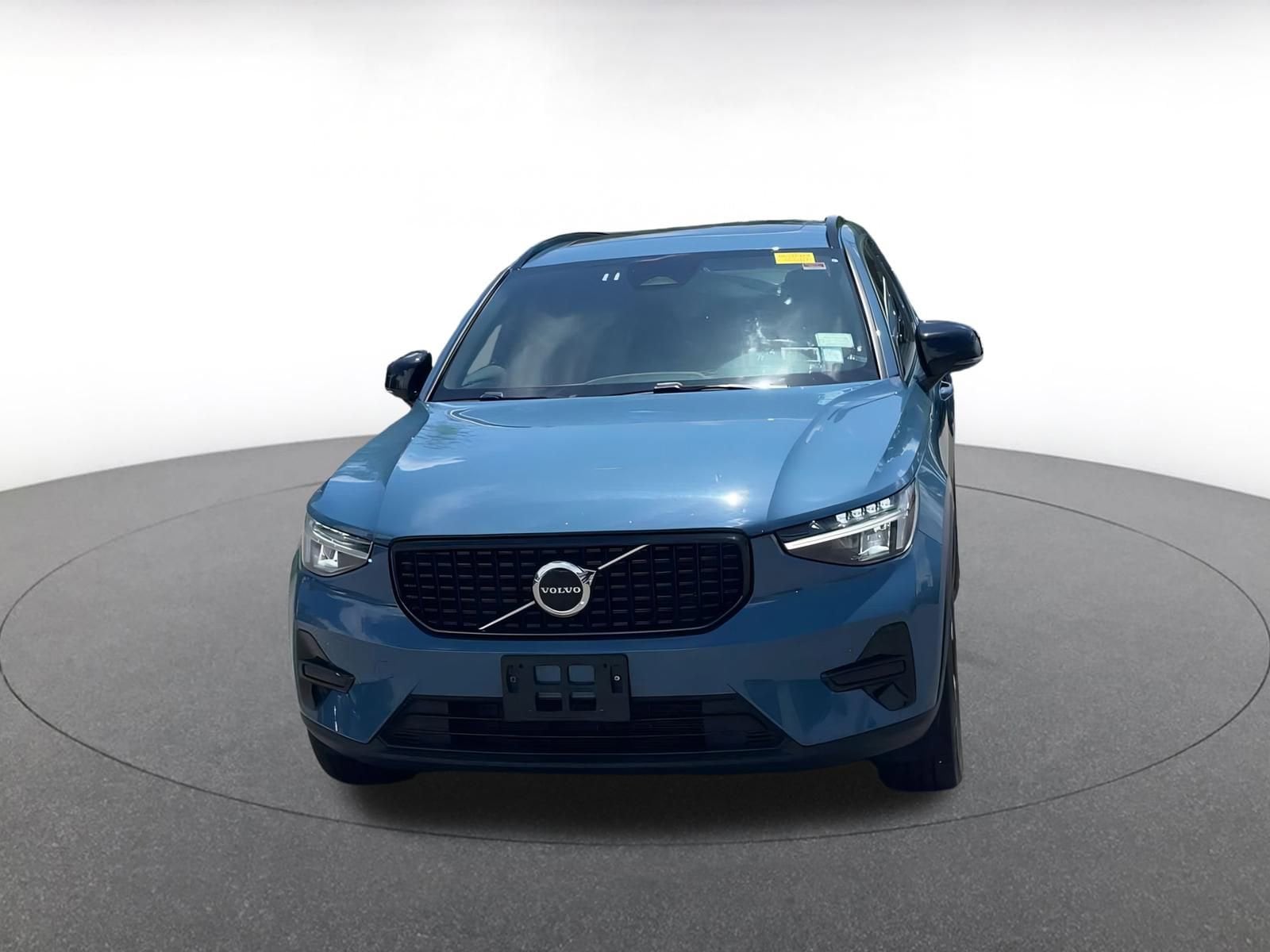 Thumbnail: 2024 Volvo XC40 - 3