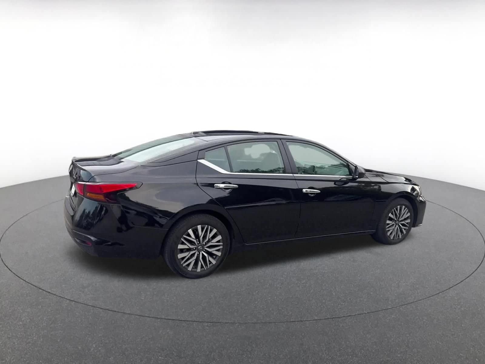 Thumbnail: 2025 Nissan Altima - 10