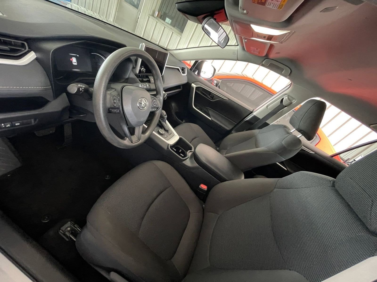 Thumbnail: 2025 Toyota RAV4 - 33