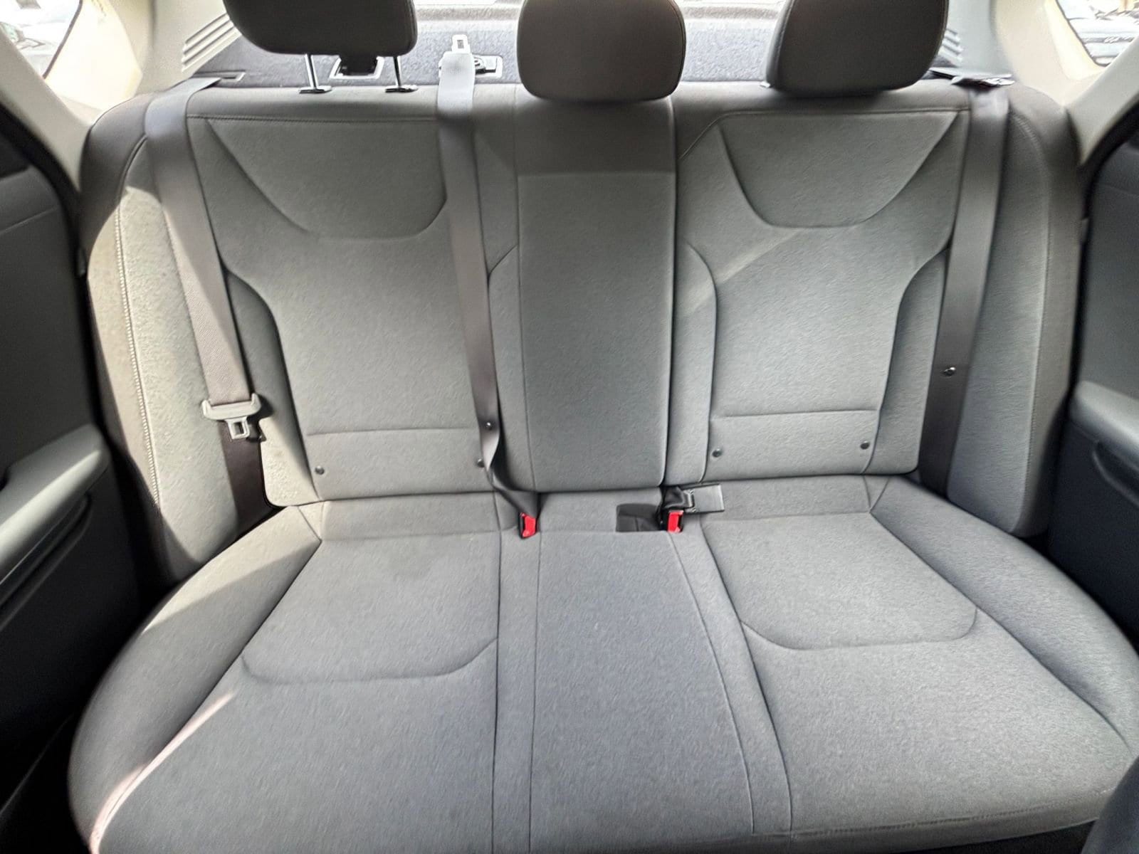 2025 Kia K4 LXS - Photo 37
