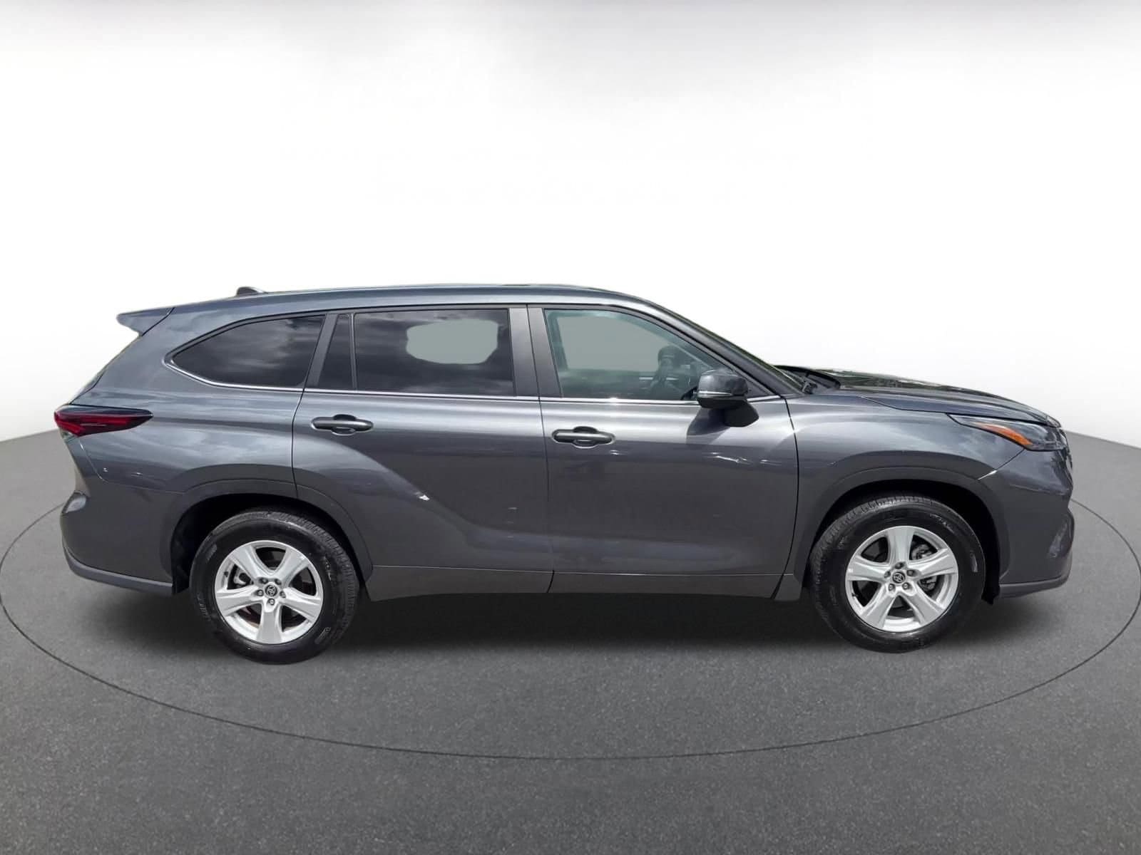 Thumbnail: 2025 Toyota Highlander - 16