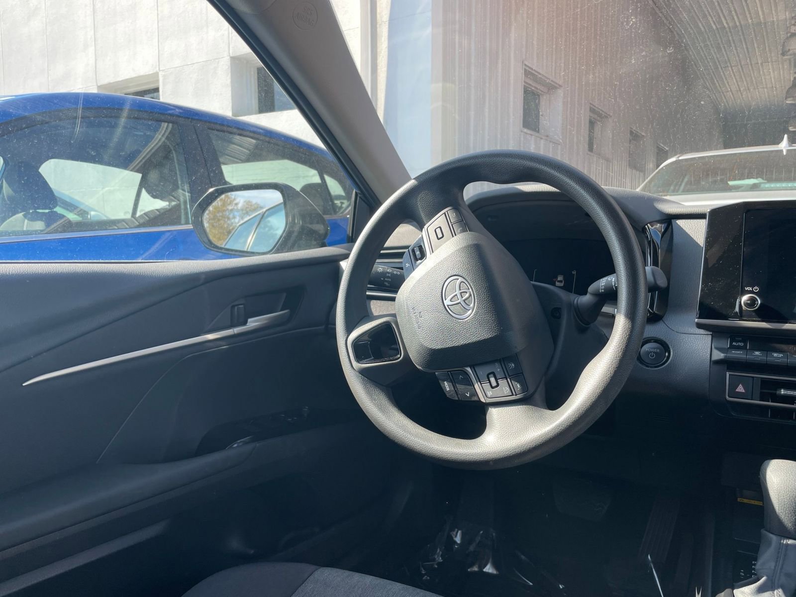 Thumbnail: 2025 Toyota Camry - 32